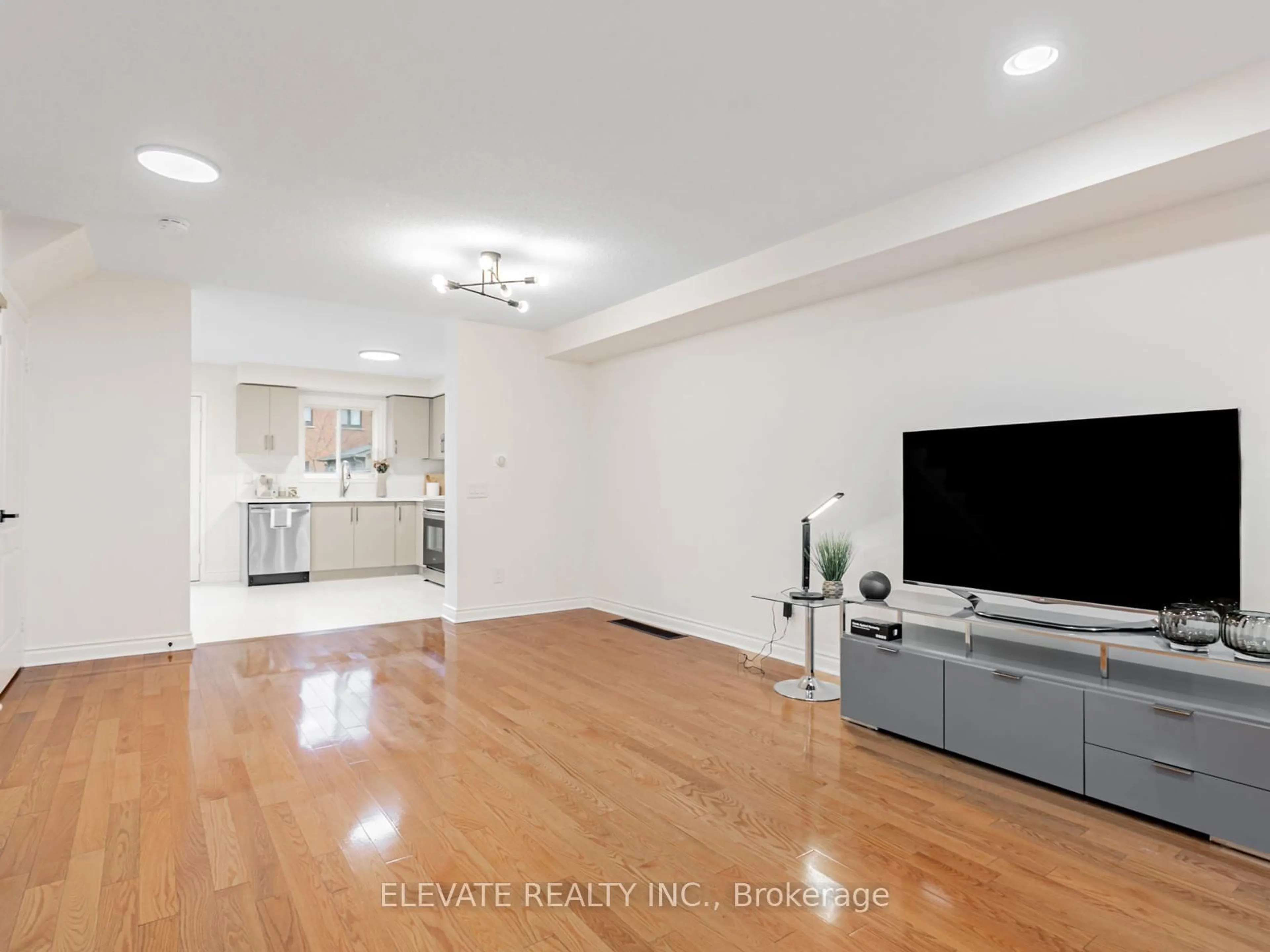 Unknown for 29 Minho Blvd, Toronto Ontario M6G 4B6