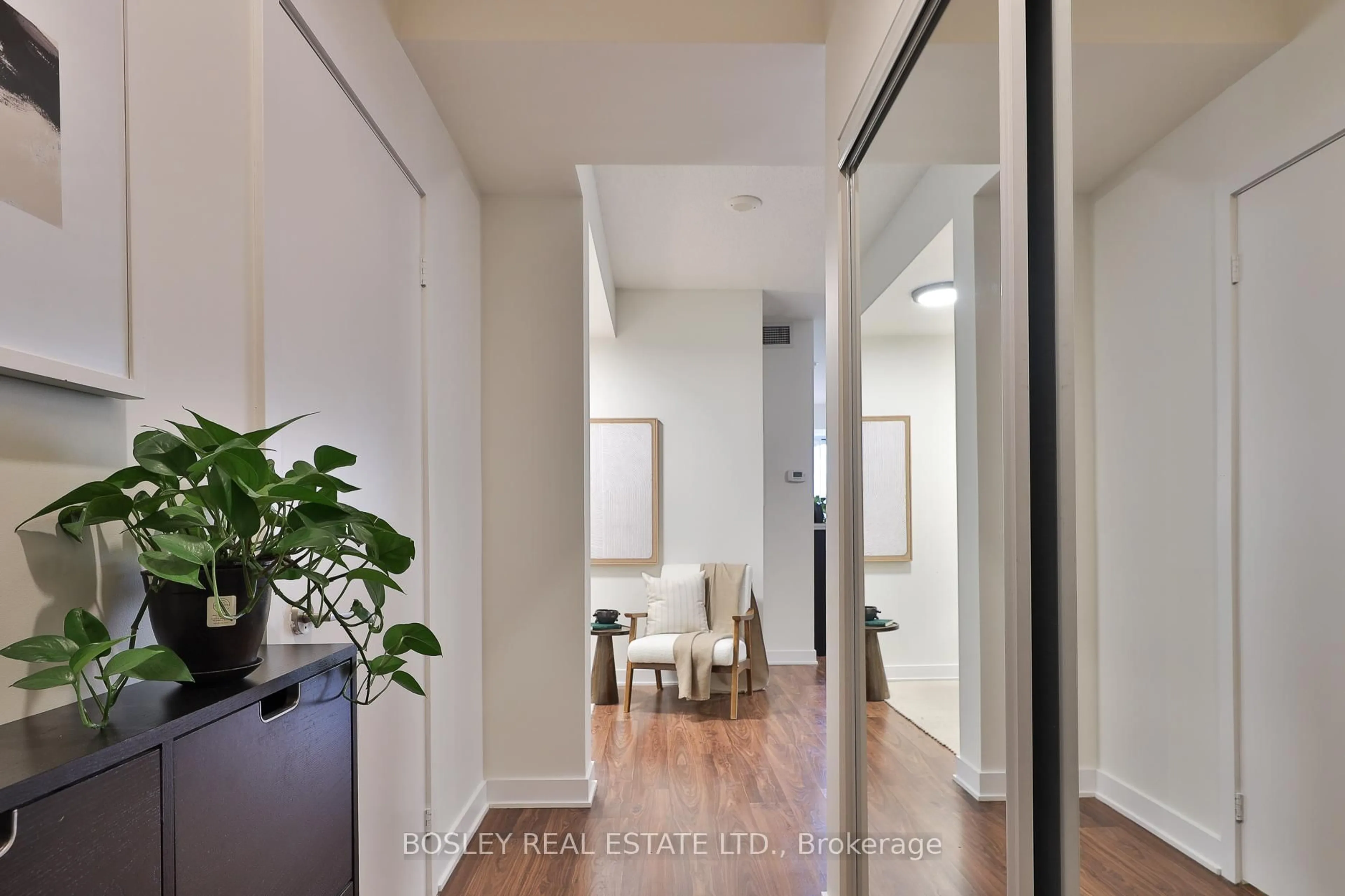 Indoor entryway for 260 Sackville St #315, Toronto Ontario M5A 0B3