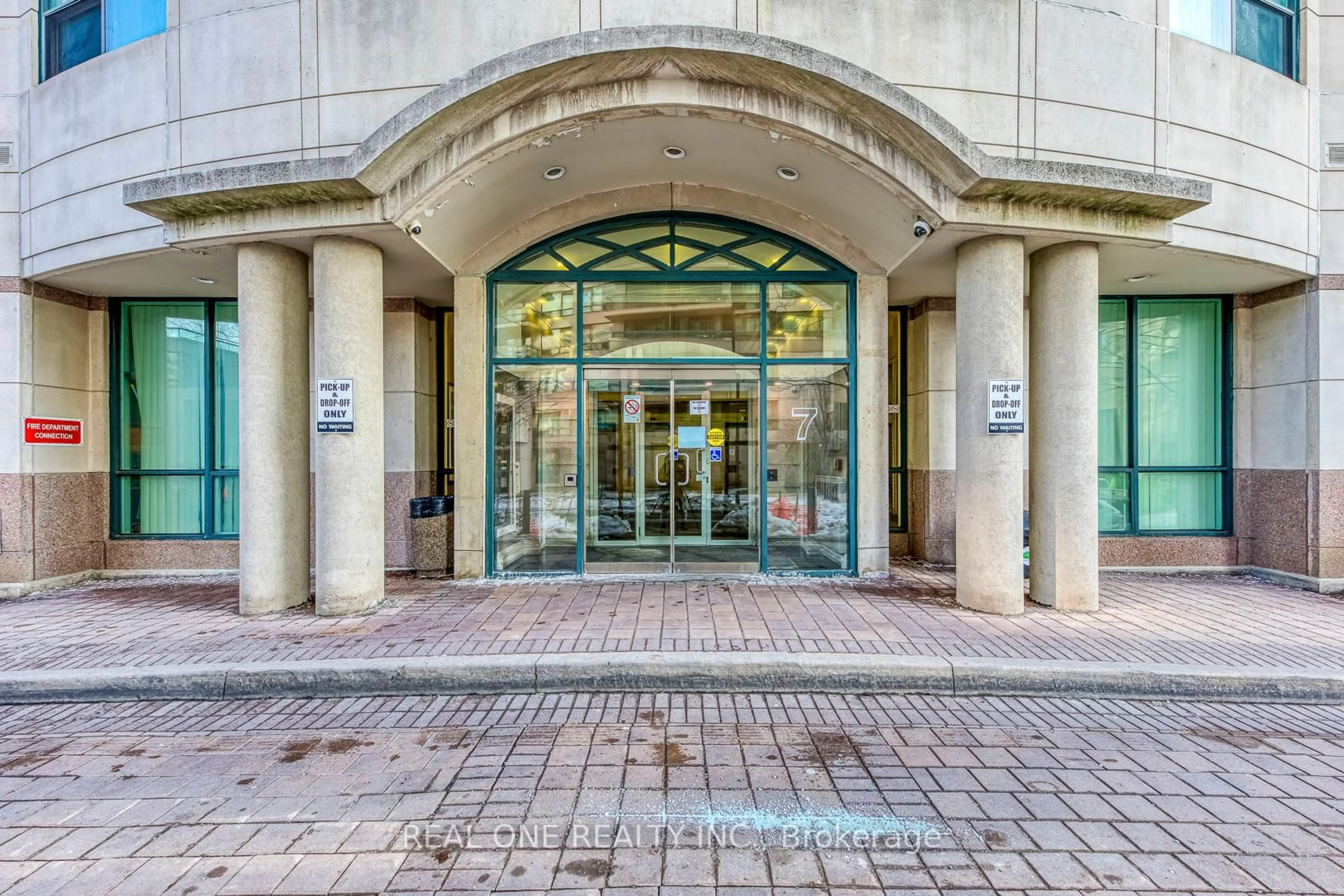 Indoor foyer for 7 Lorraine Dr #602, Toronto Ontario M2N 7H2