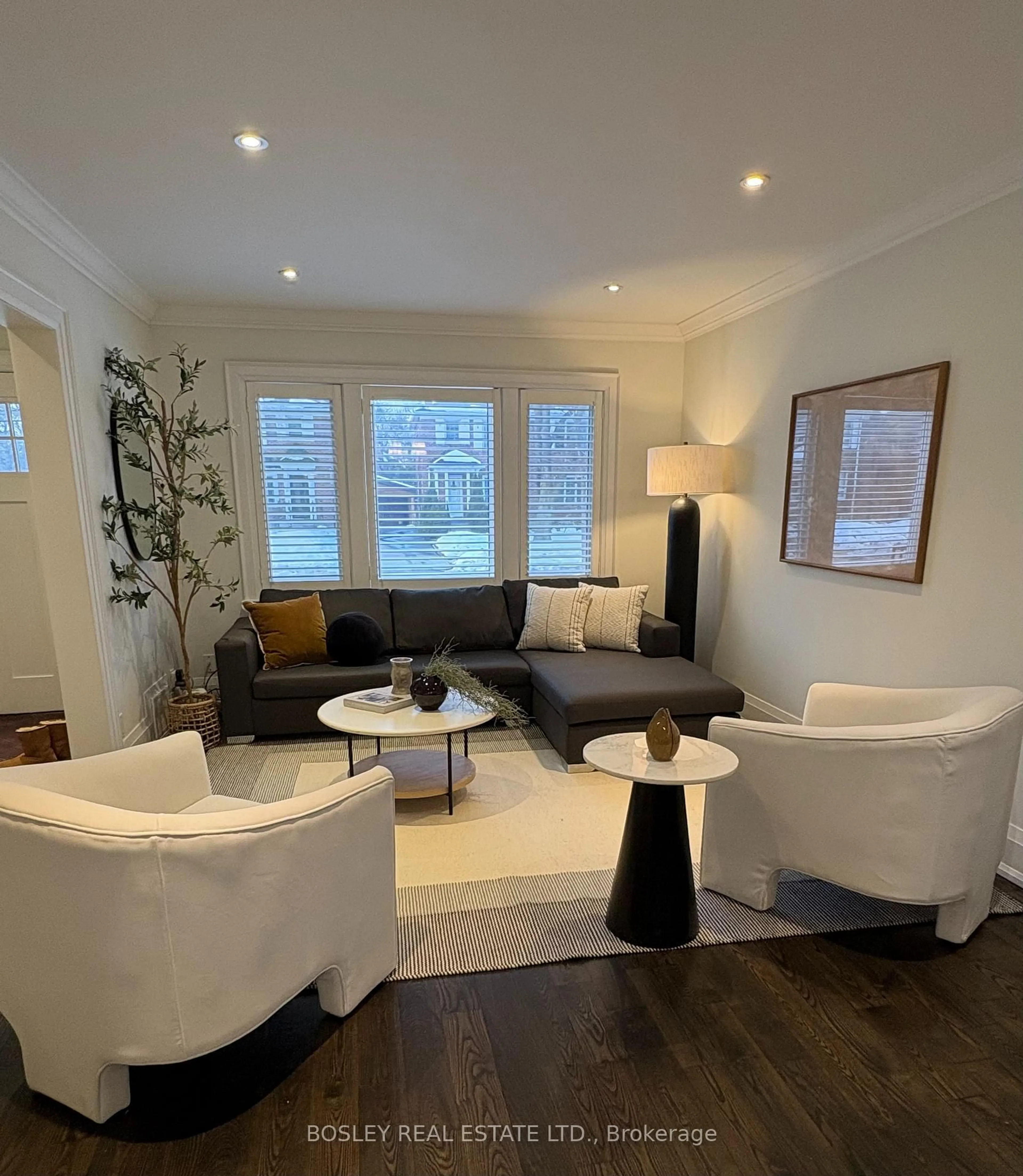 Living room with furniture, wood/laminate floor for 19 Thursfield Cres, Toronto Ontario M4G 2N4