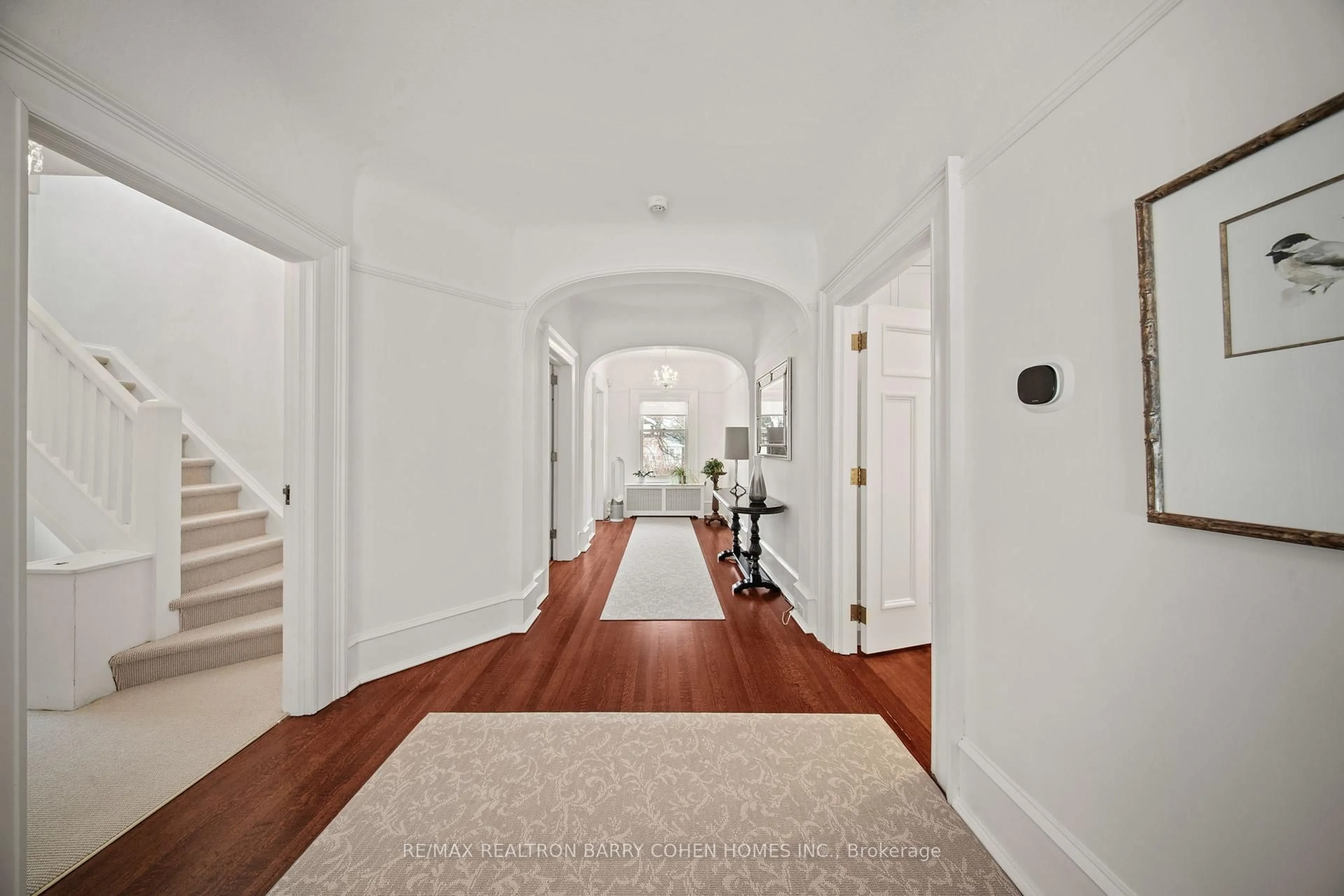 Indoor entryway for 302 Russell Hill Rd, Toronto Ontario M4V 2T6