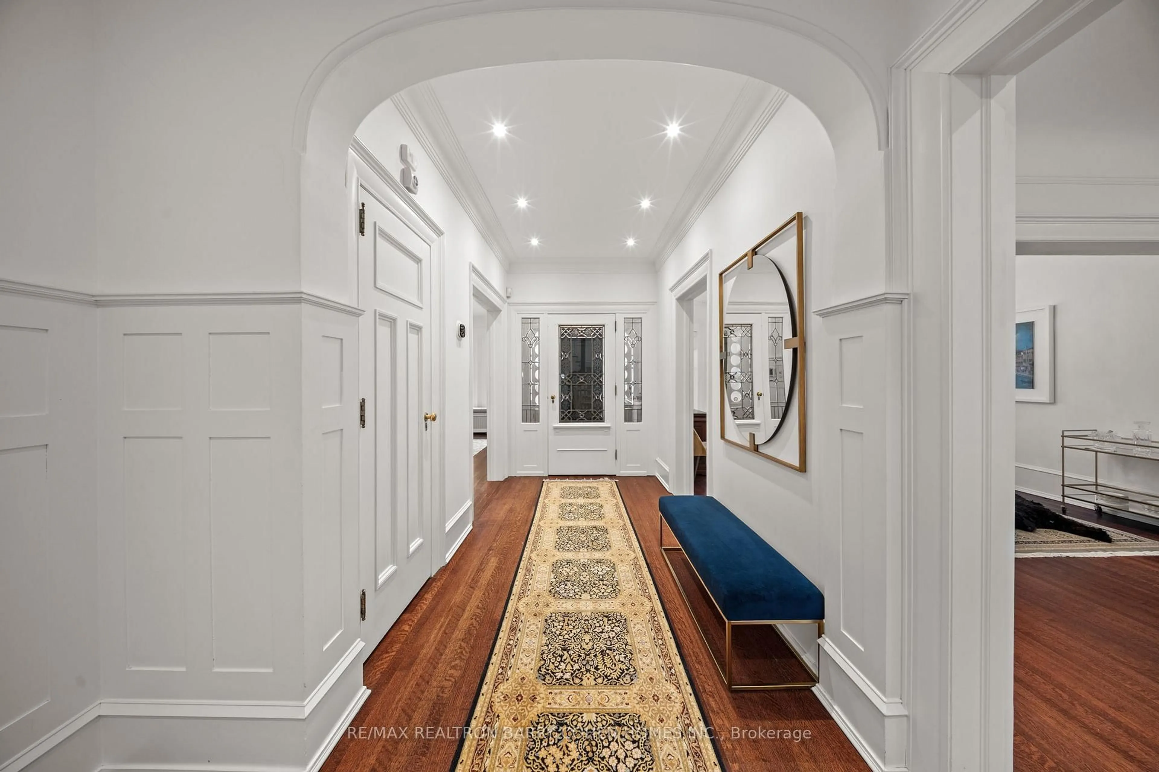 Indoor foyer for 302 Russell Hill Rd, Toronto Ontario M4V 2T6