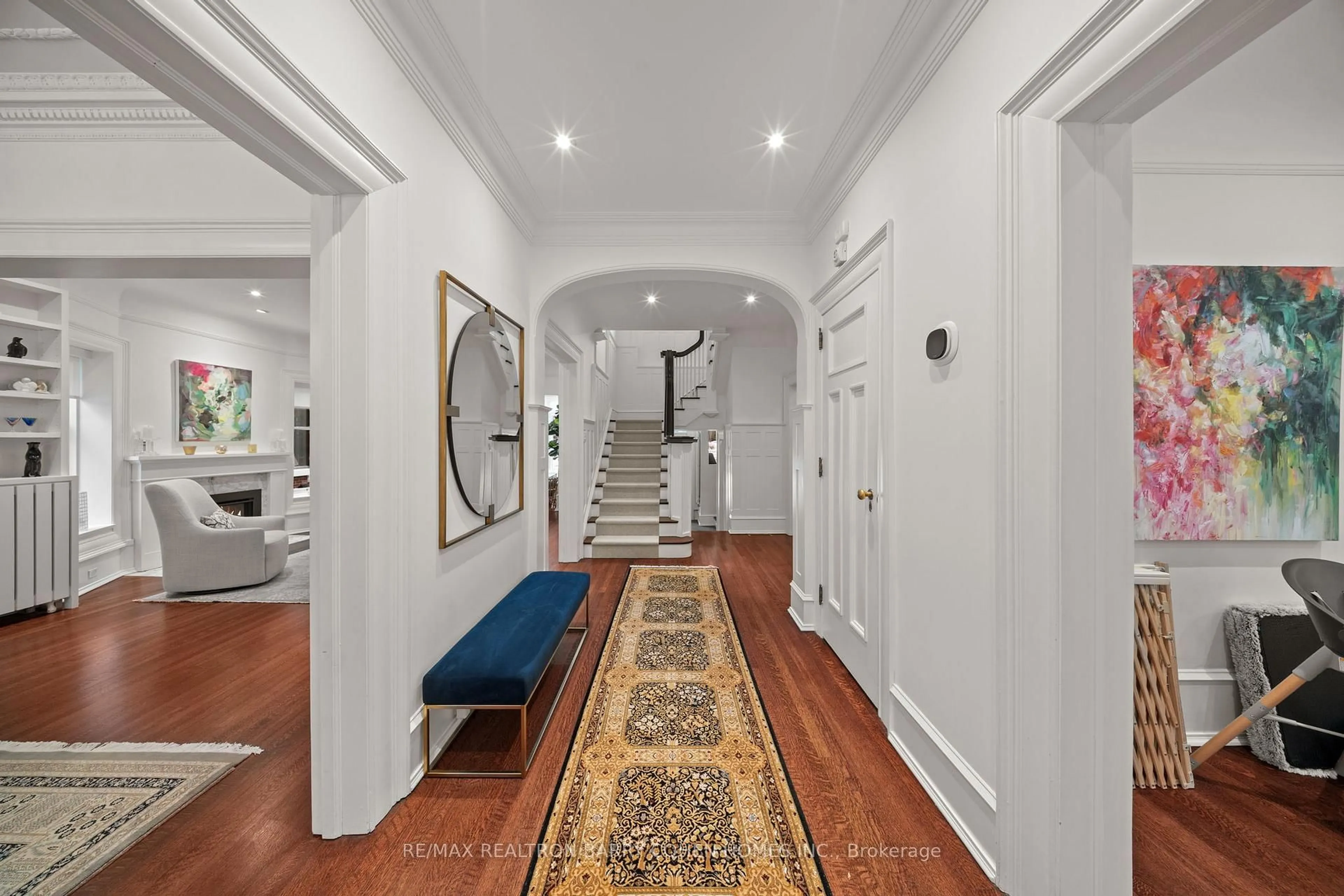 Indoor foyer for 302 Russell Hill Rd, Toronto Ontario M4V 2T6