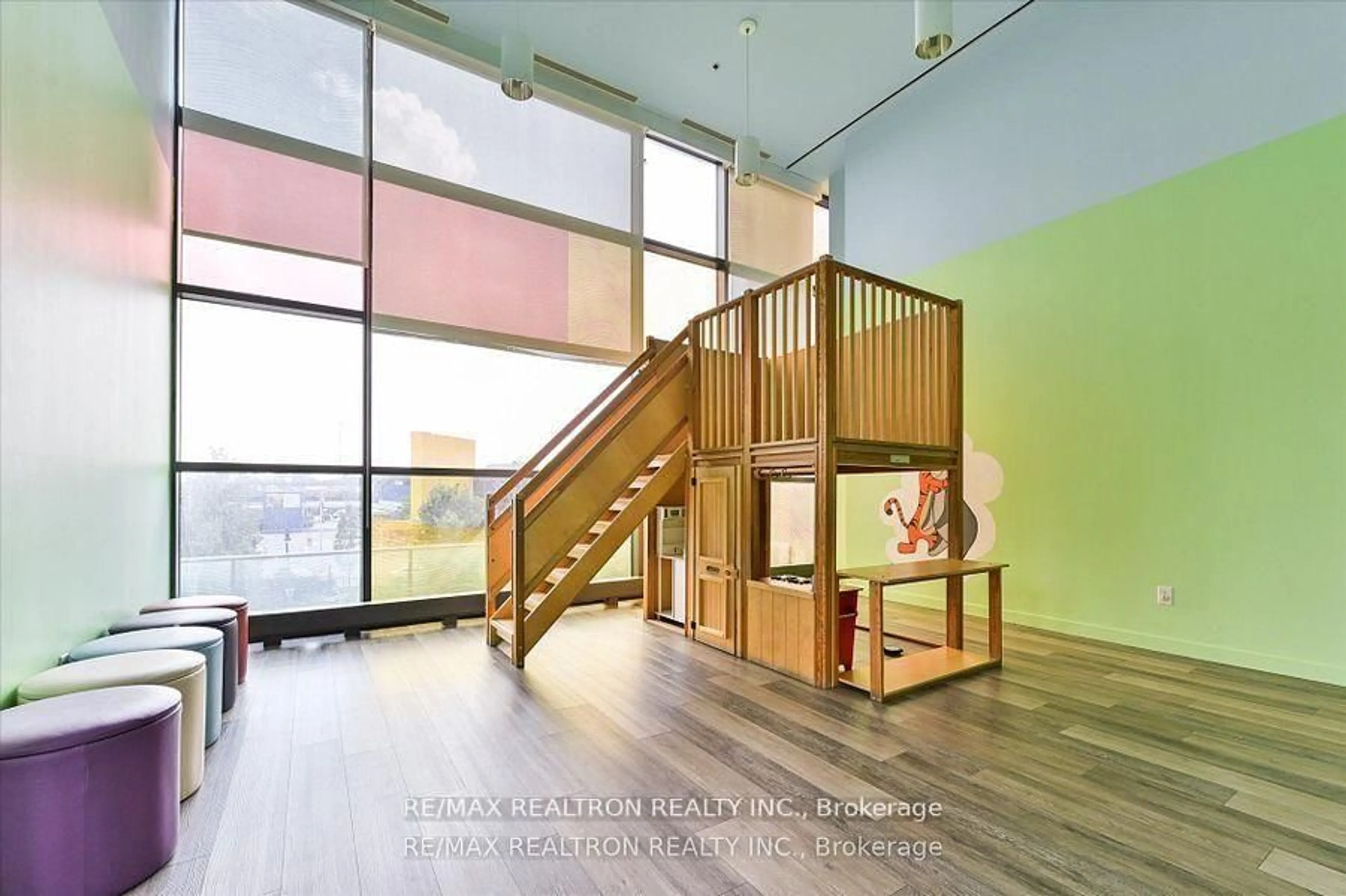 Indoor foyer for 15 Singer Crt #1110, Toronto Ontario M2K 0B4