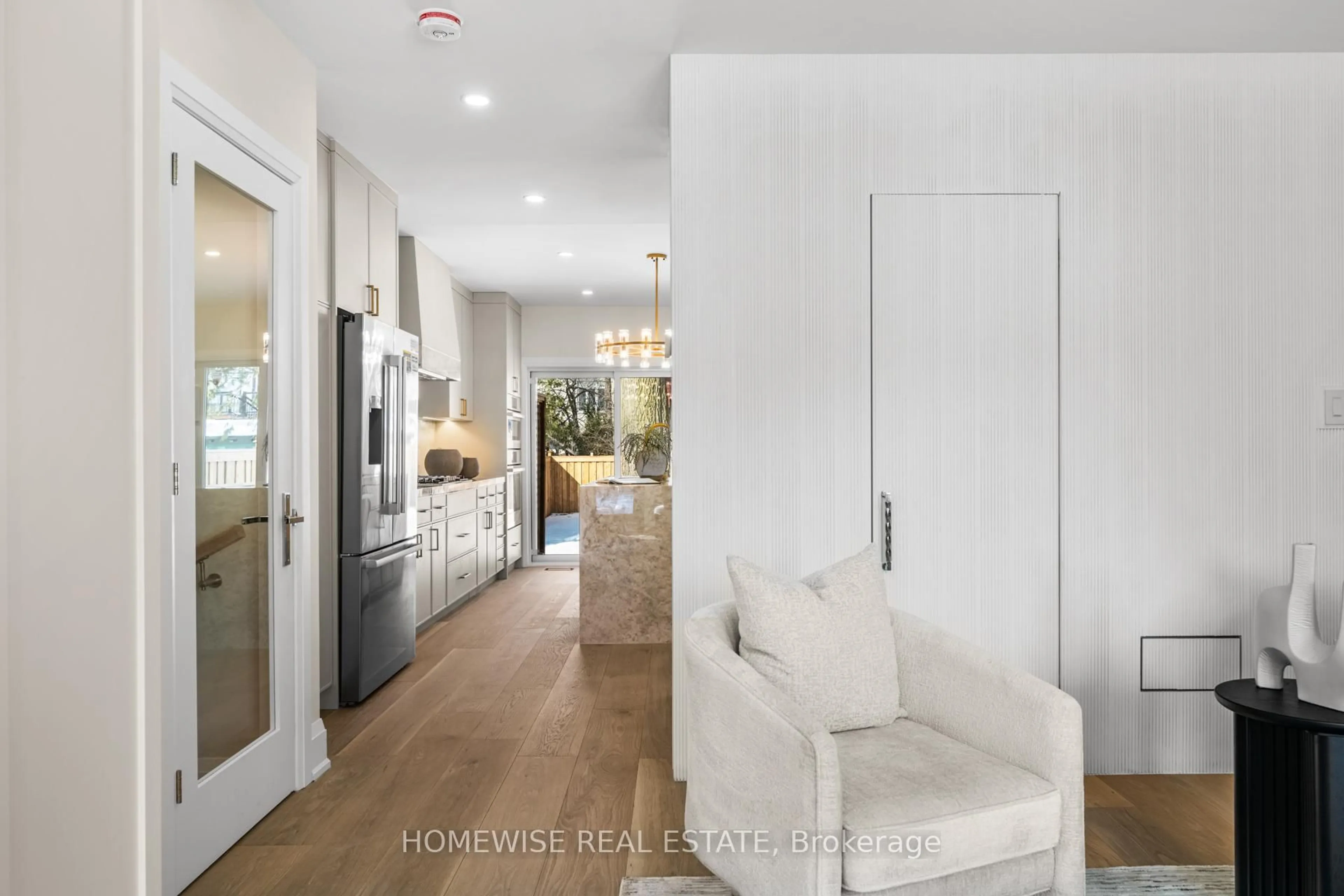 Indoor entryway for 306 Manor Rd, Toronto Ontario M4S 1S2