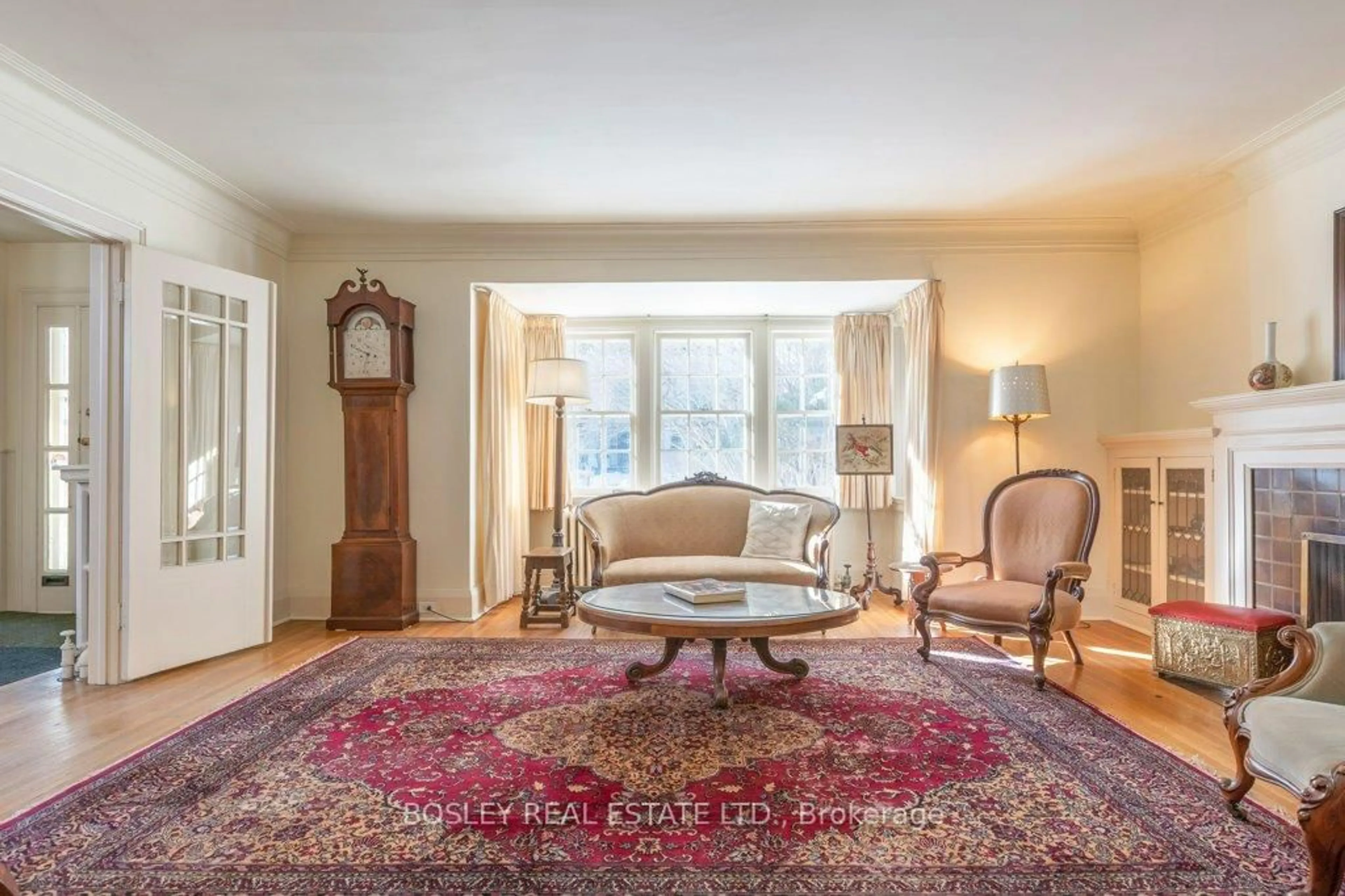 Living room with furniture, carpet floor for 47 Harper Ave, Toronto Ontario M4T 2L2