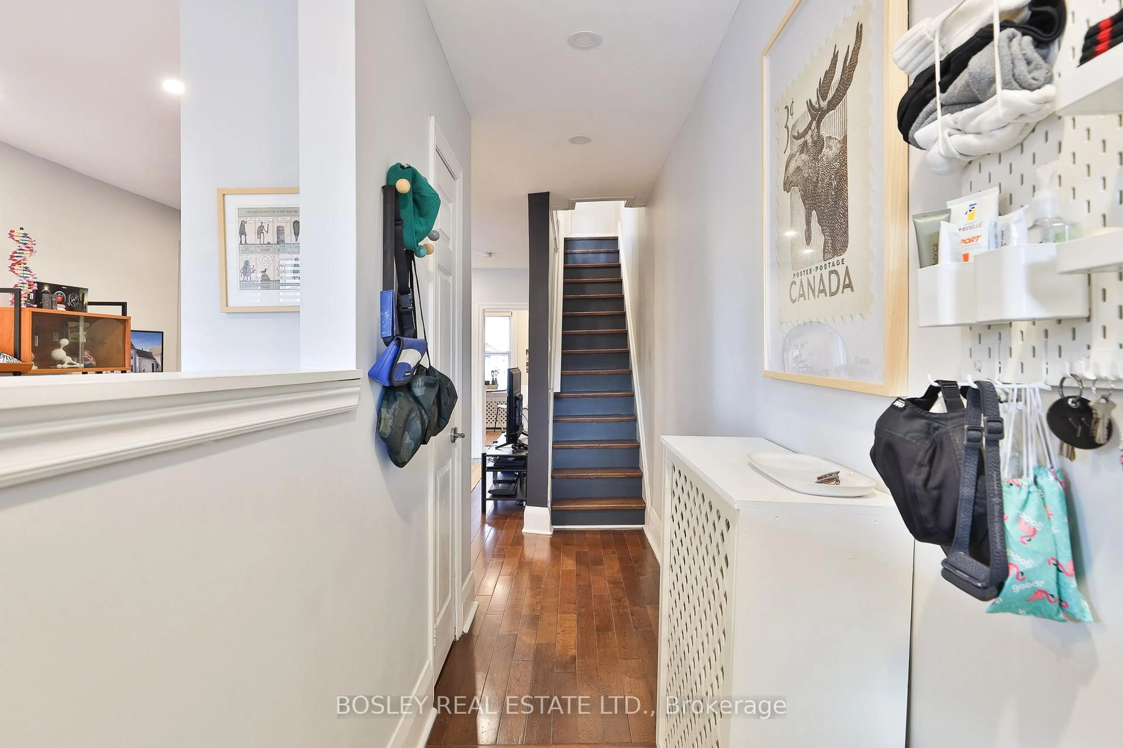 Indoor entryway for 663 Vaughan Rd, Toronto Ontario M6E 2Y4