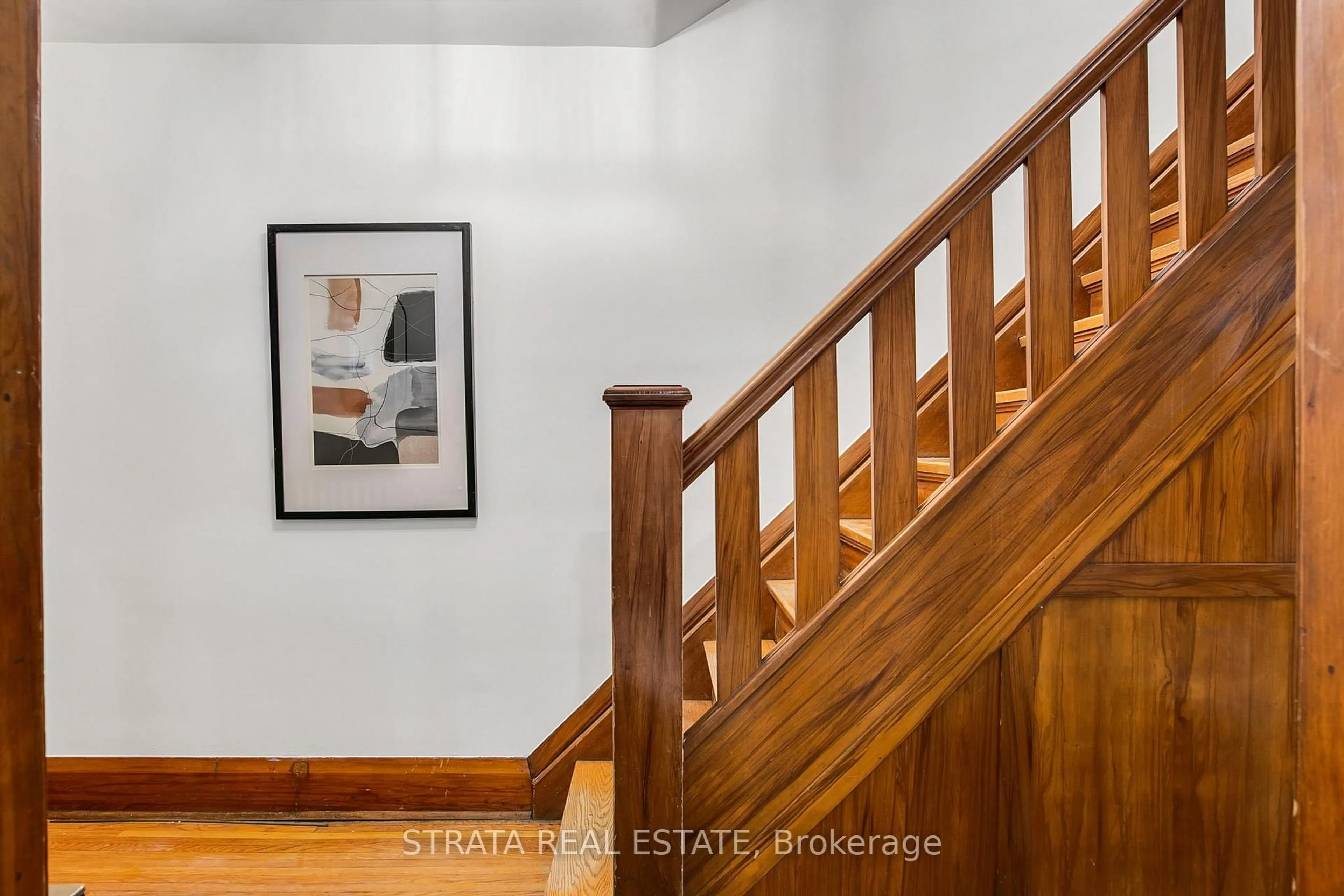 Stairs for 40 Roe Ave, Toronto Ontario M5M 2H7