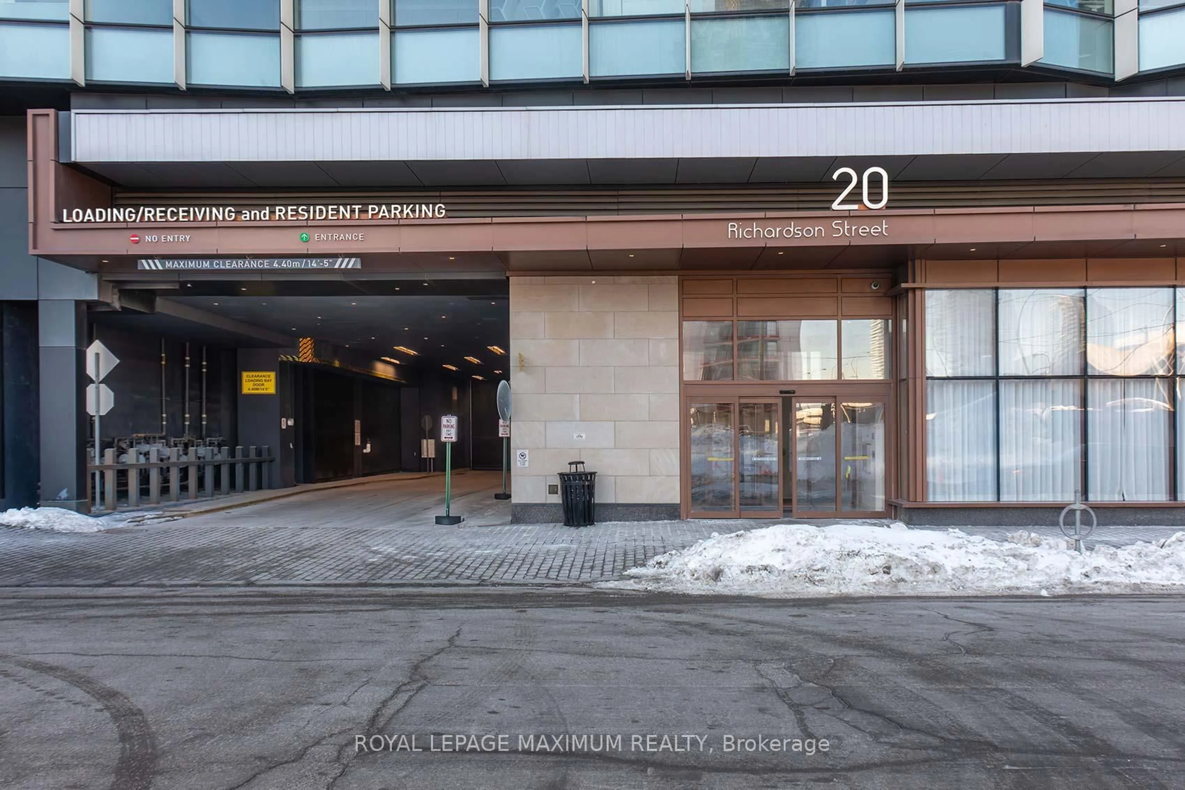 Indoor foyer for 20 Richardson St #2901, Toronto Ontario M5A 0S6