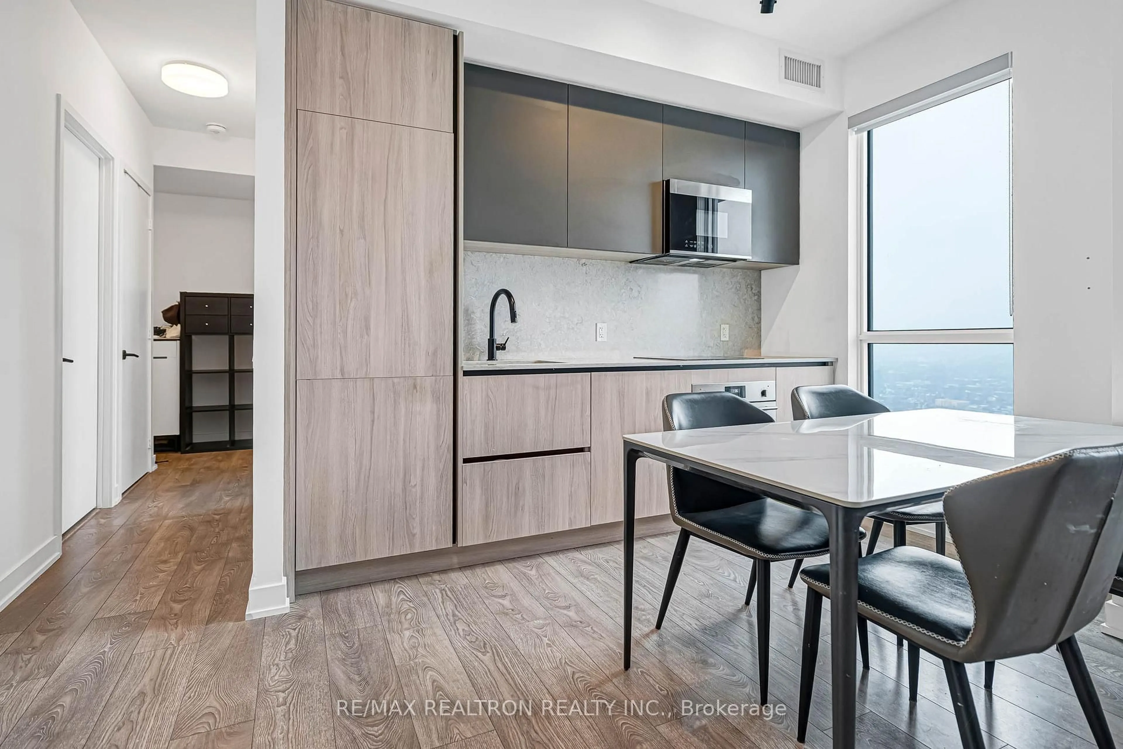 Standard kitchen, unknown for 108 Peter St #4302, Toronto Ontario M5V 0W2