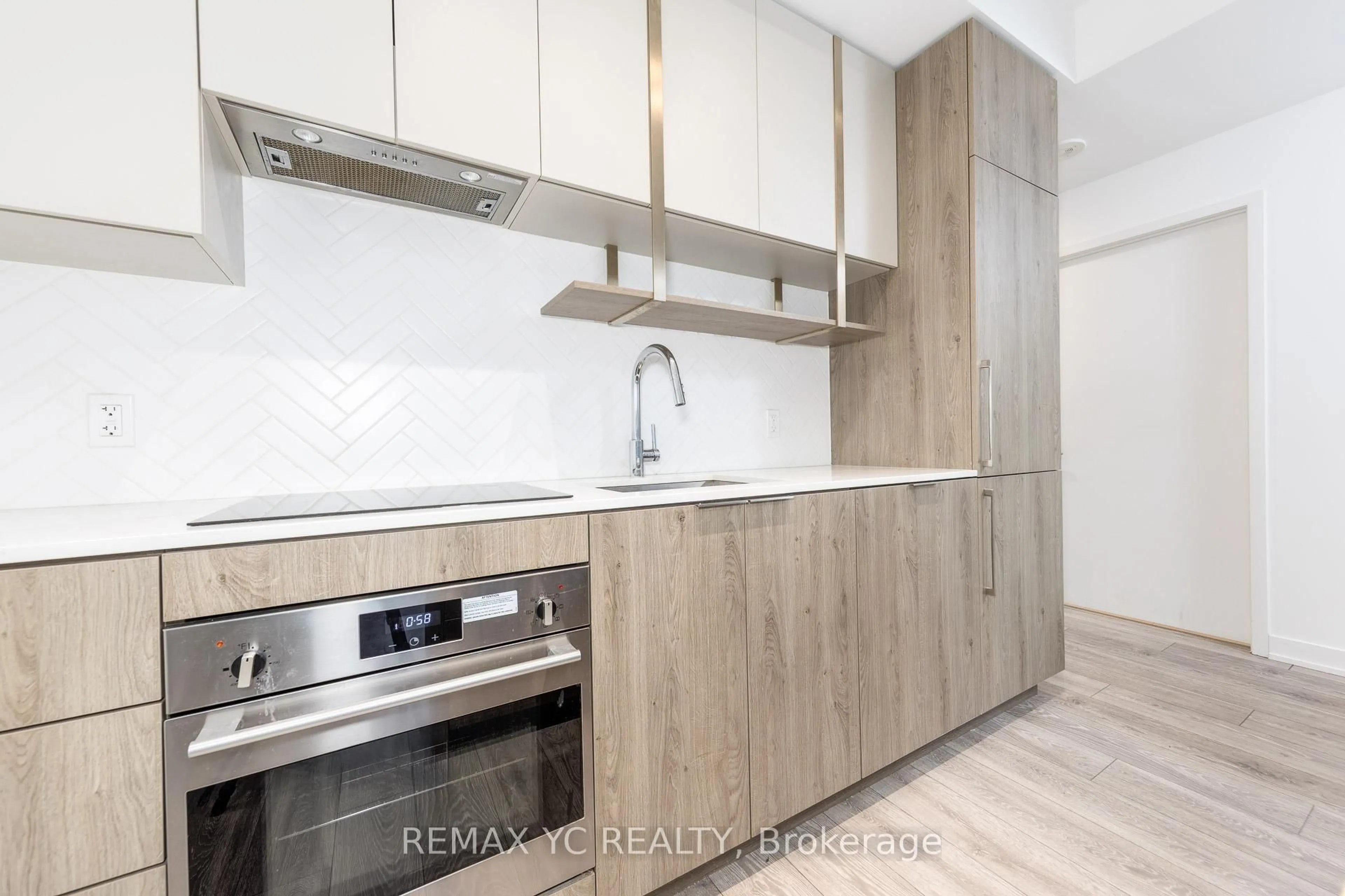 Standard kitchen, wood/laminate floor for 15 Holmes Ave #2504, Toronto Ontario M2N 0L4