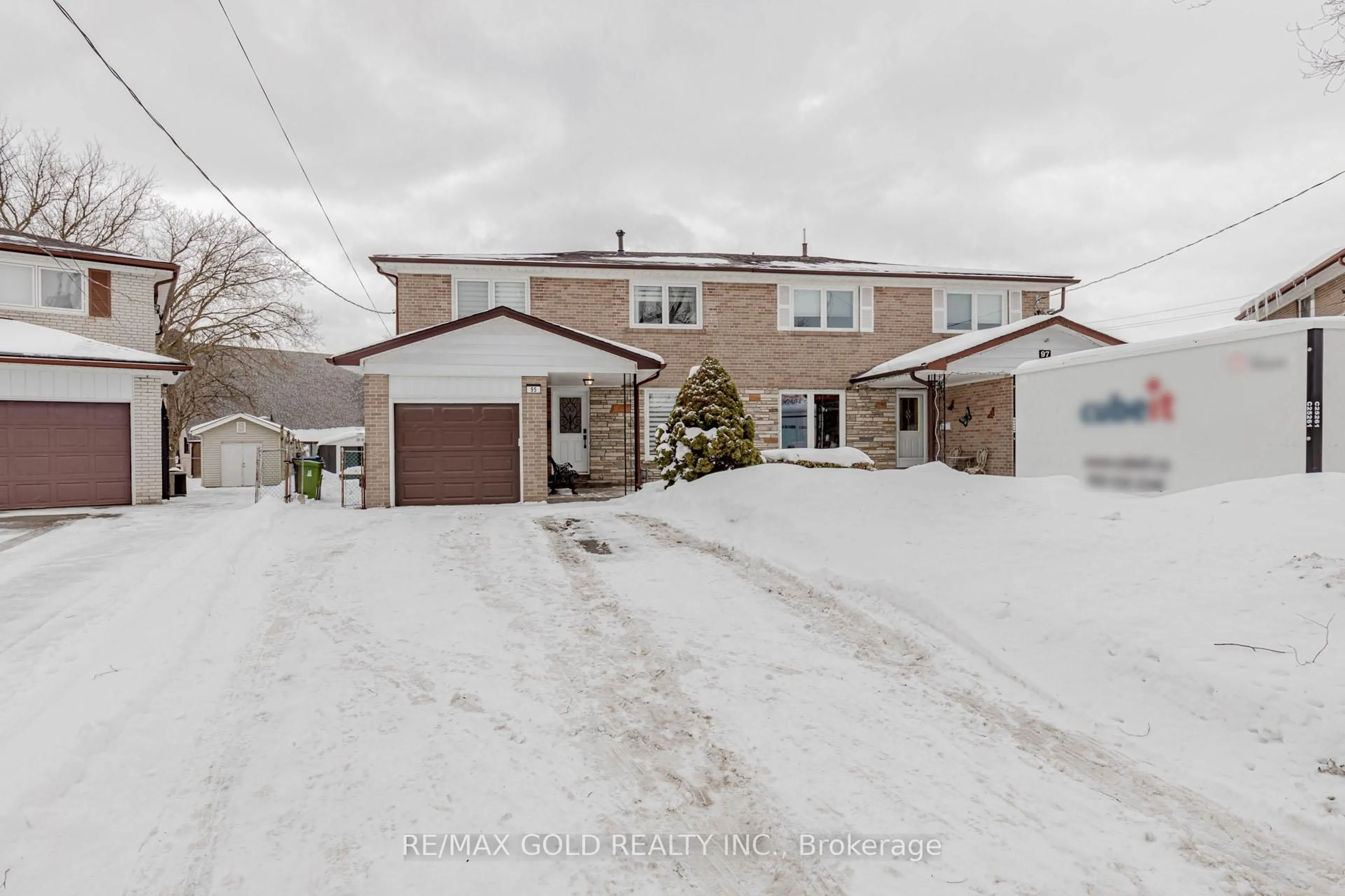 A pic from outside/outdoor area/front of a property/back of a property/a pic from drone, street for 95 Fontainbleau Dr, Toronto Ontario M2M 1P1