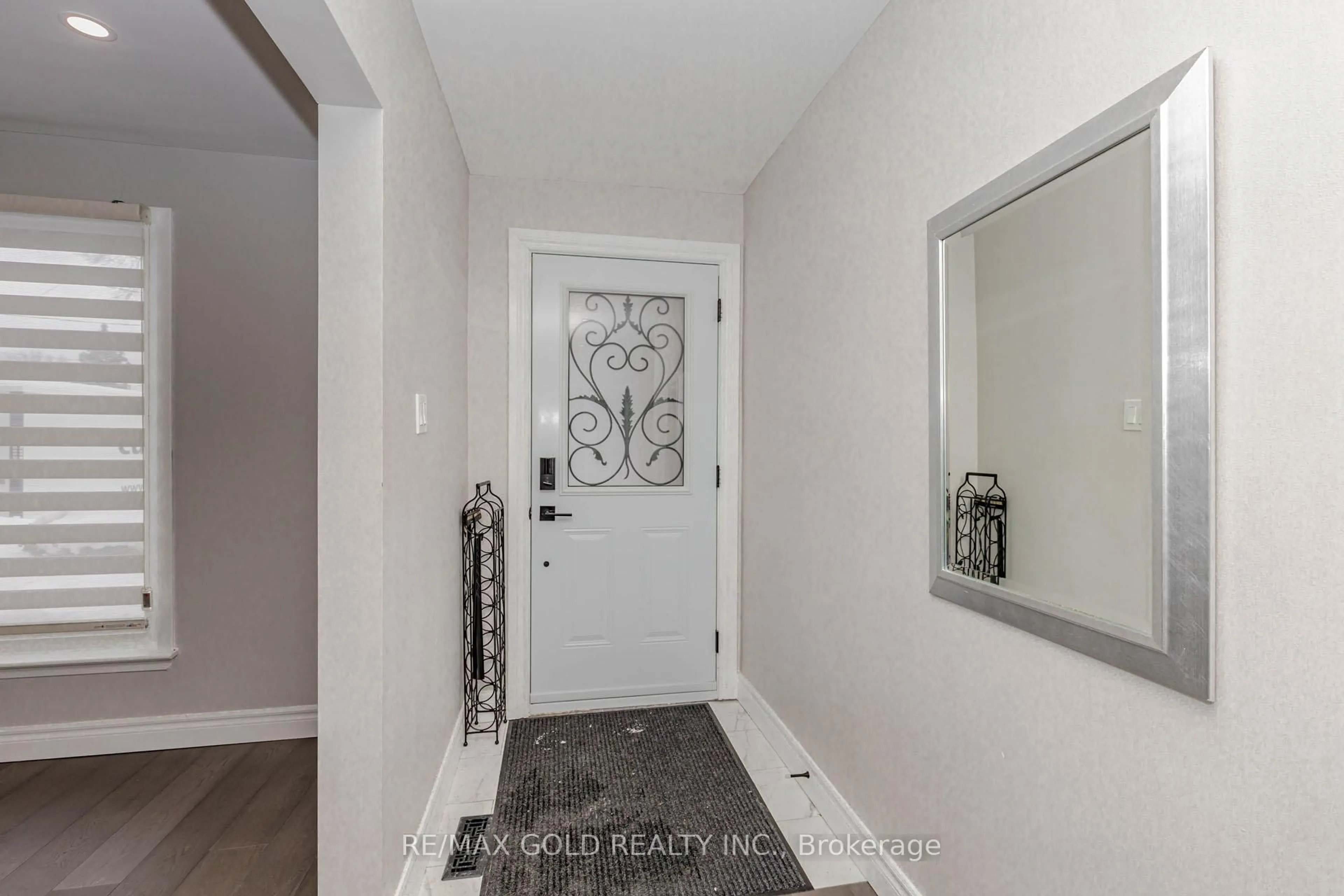 Indoor entryway for 95 Fontainbleau Dr, Toronto Ontario M2M 1P1
