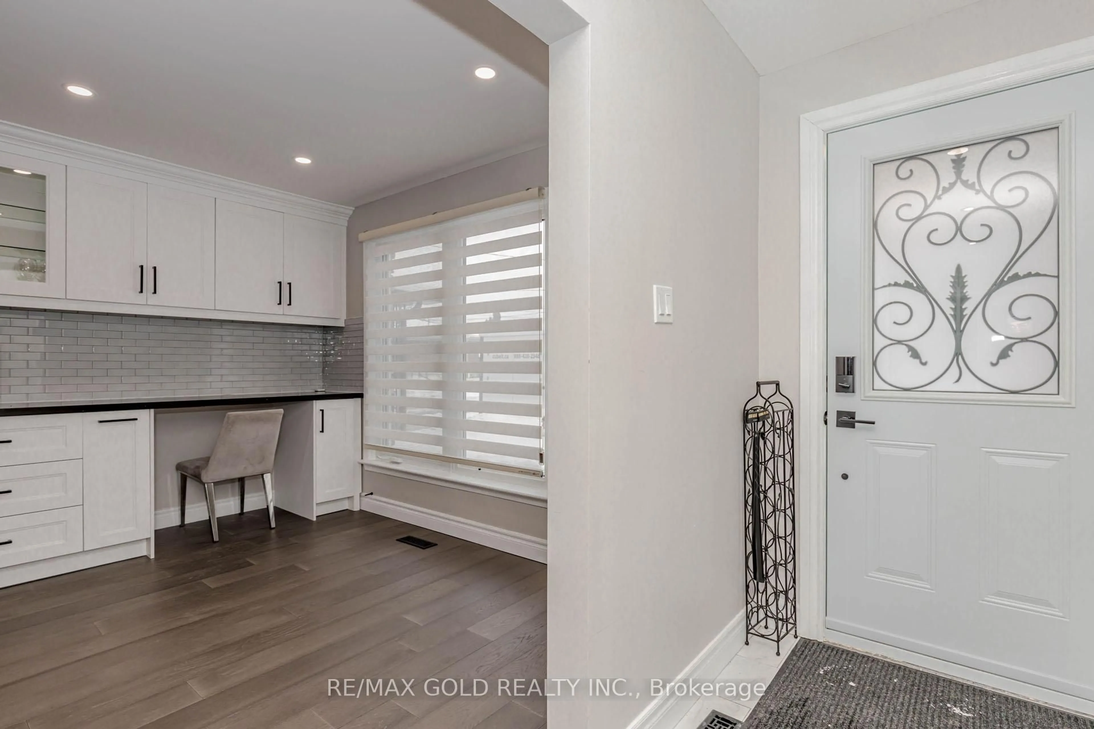 Indoor entryway for 95 Fontainbleau Dr, Toronto Ontario M2M 1P1