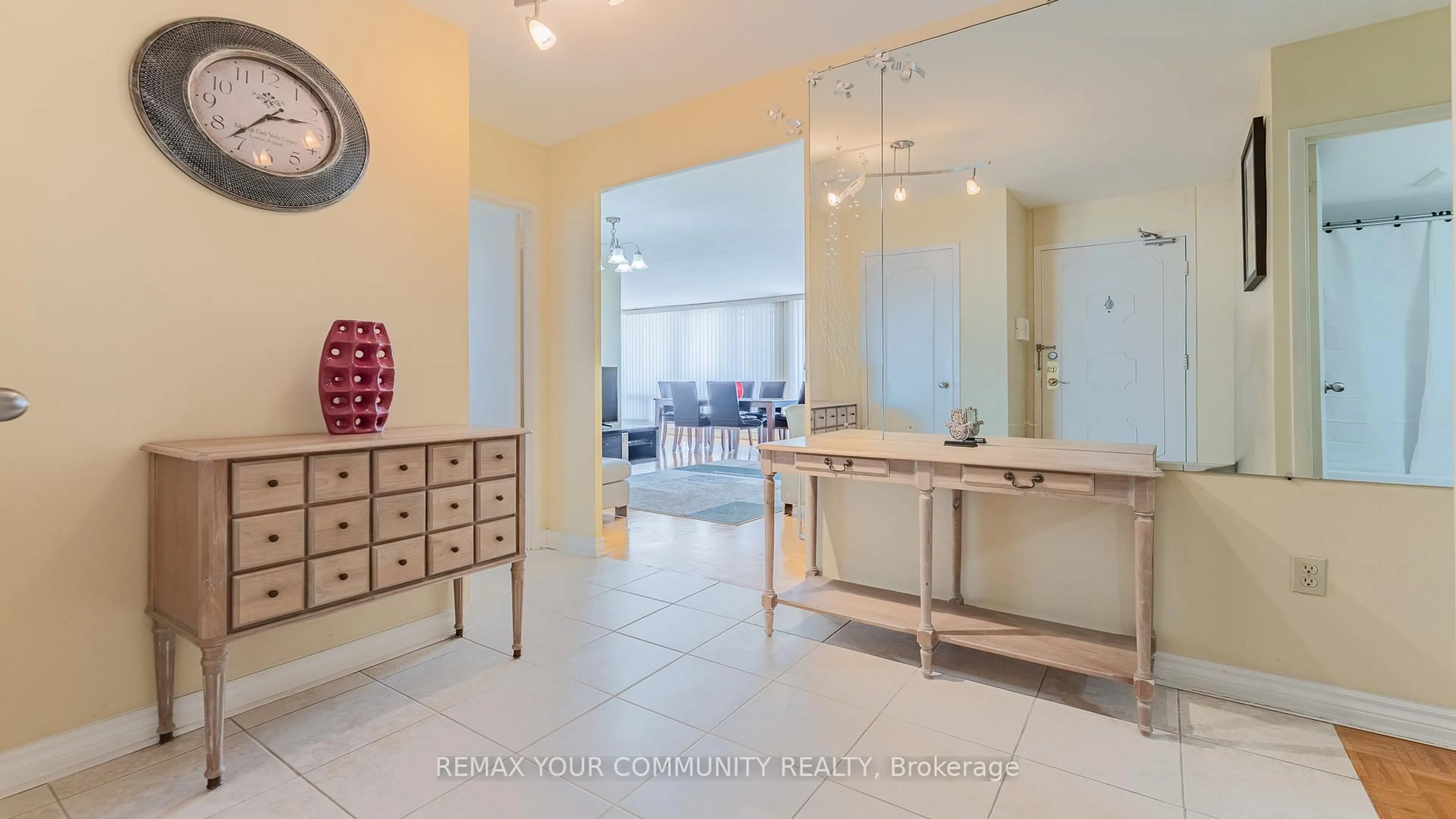 Unknown for 115 Antibes Dr #702, Toronto Ontario M2R 2Y9