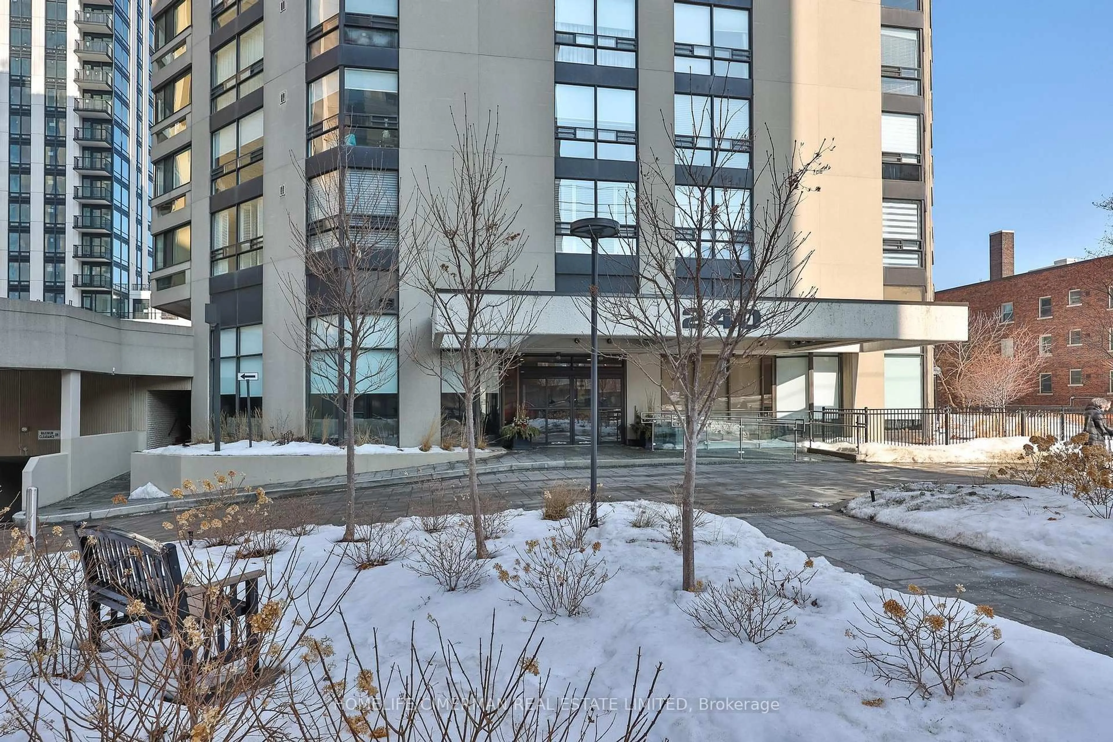 Indoor foyer for 240 Heath St #1403, Toronto Ontario M5P 3L5