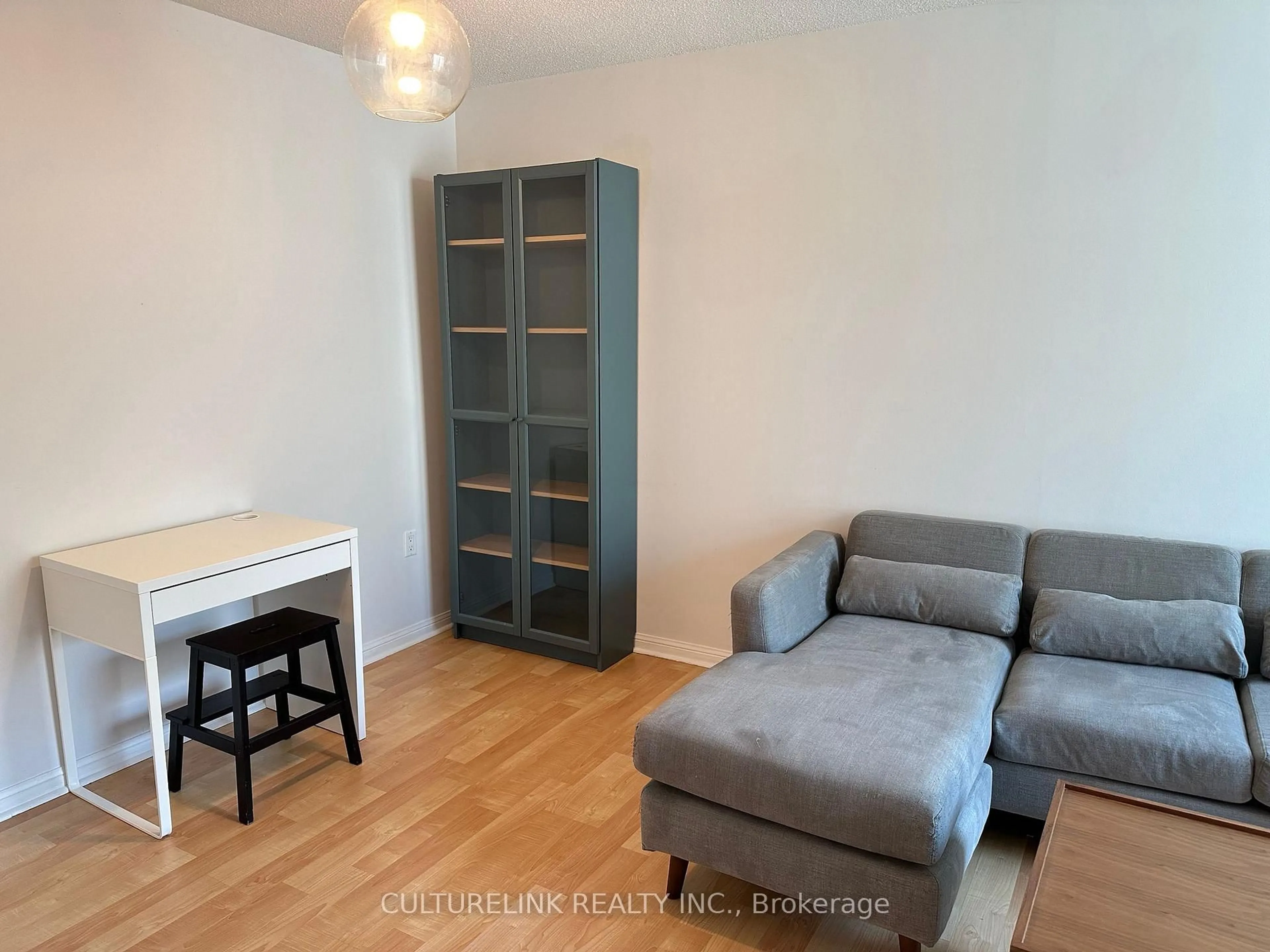 Living room with furniture, wood/laminate floor for 109 Front St #PH08, Toronto Ontario M5A 4P7