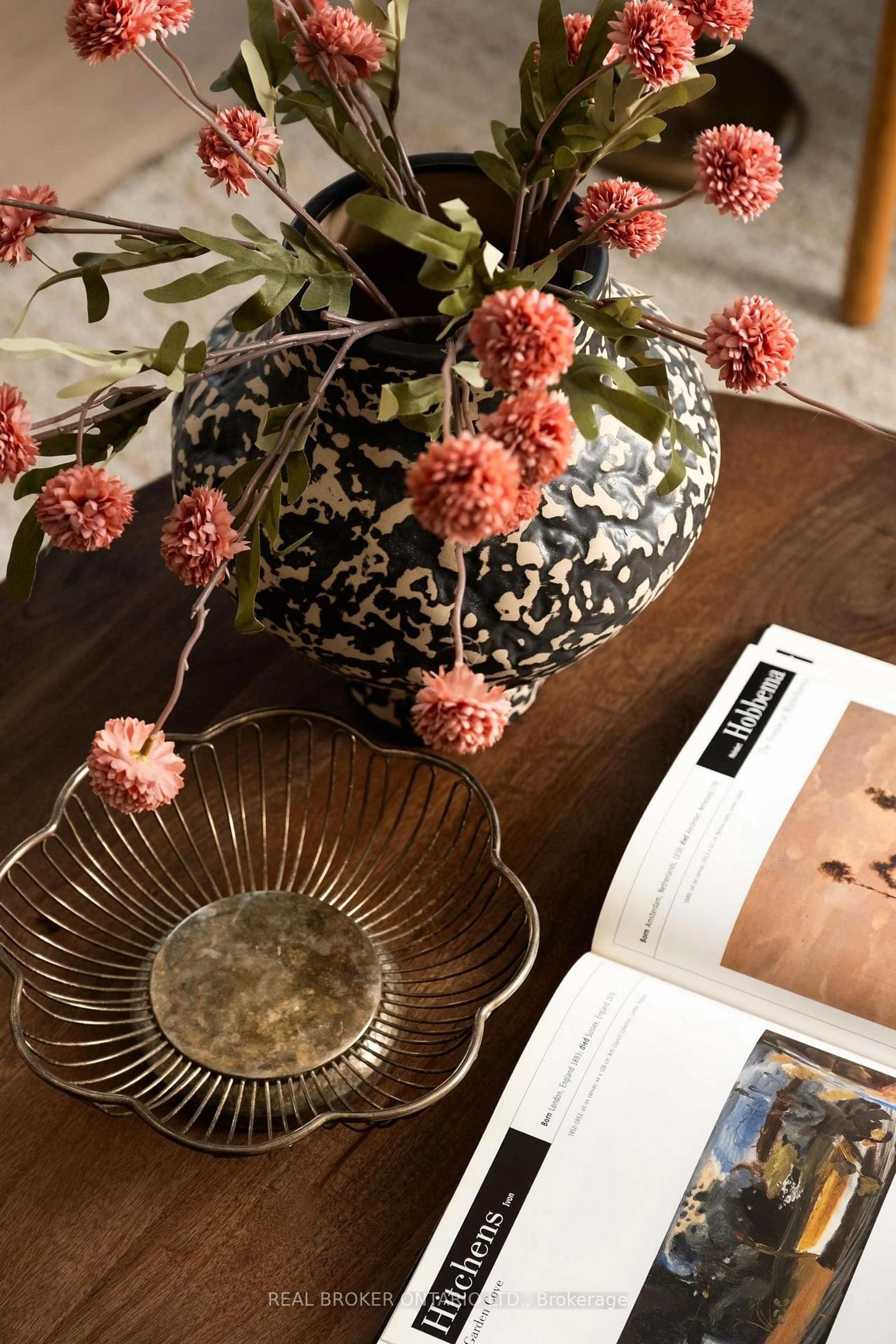 Unknown for 900 Mount Pleasant Rd #704, Toronto Ontario M4P 3J9