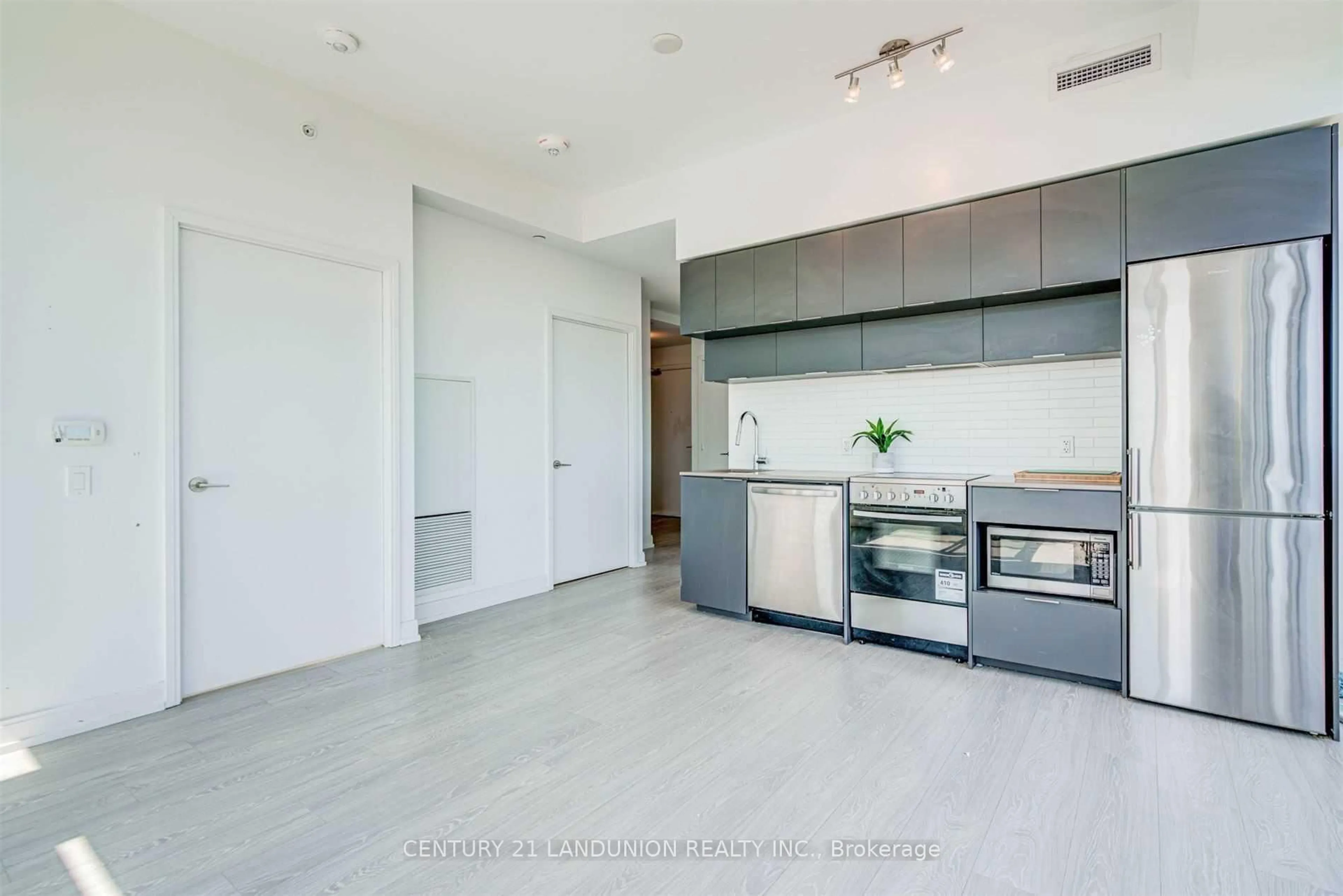 Open concept kitchen, unknown for 181 Dundas St #2905, Toronto Ontario M5A 0N5