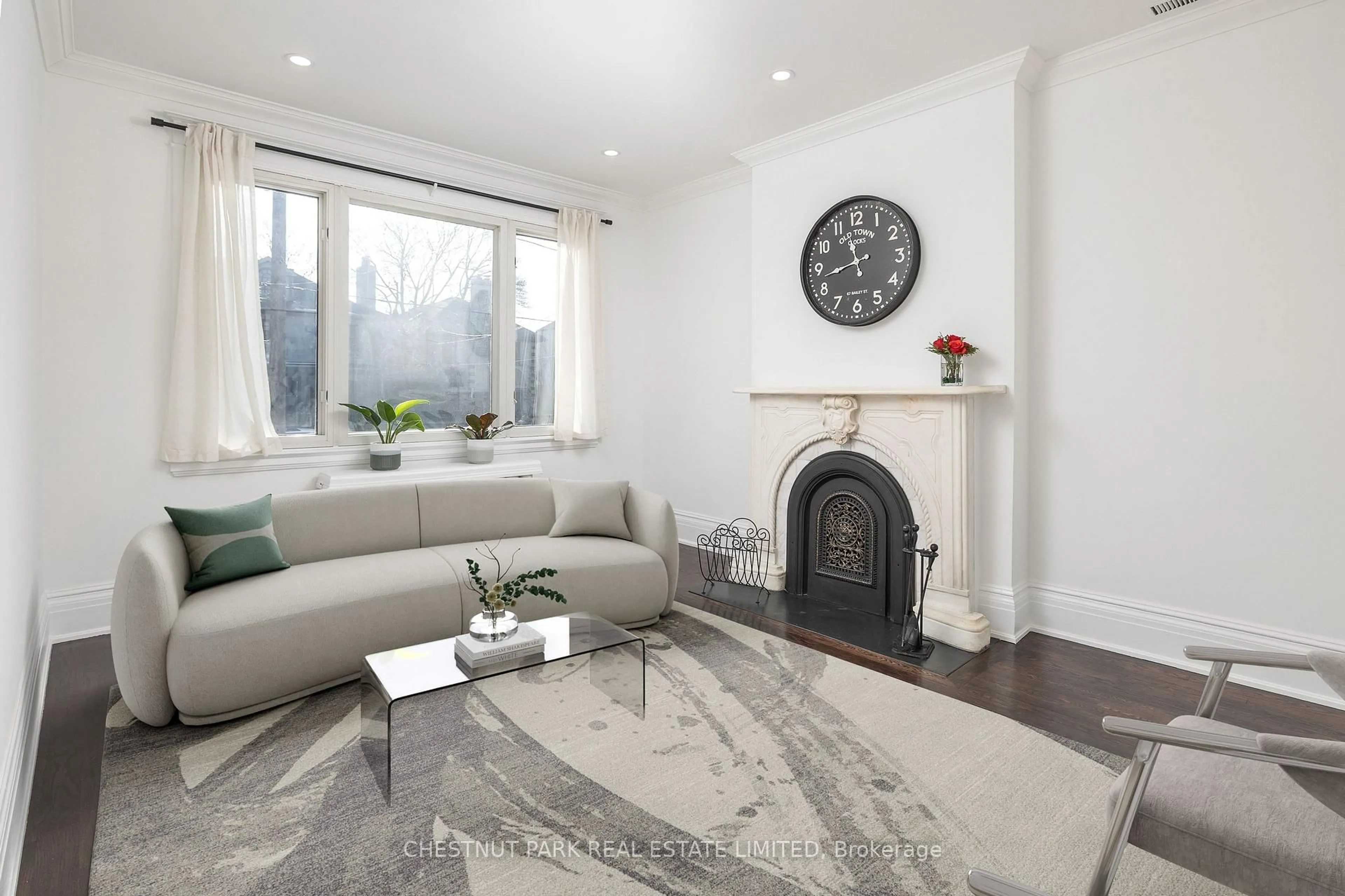 Living room with furniture, unknown for 38 Glenrose Ave, Toronto Ontario M4T 1K4