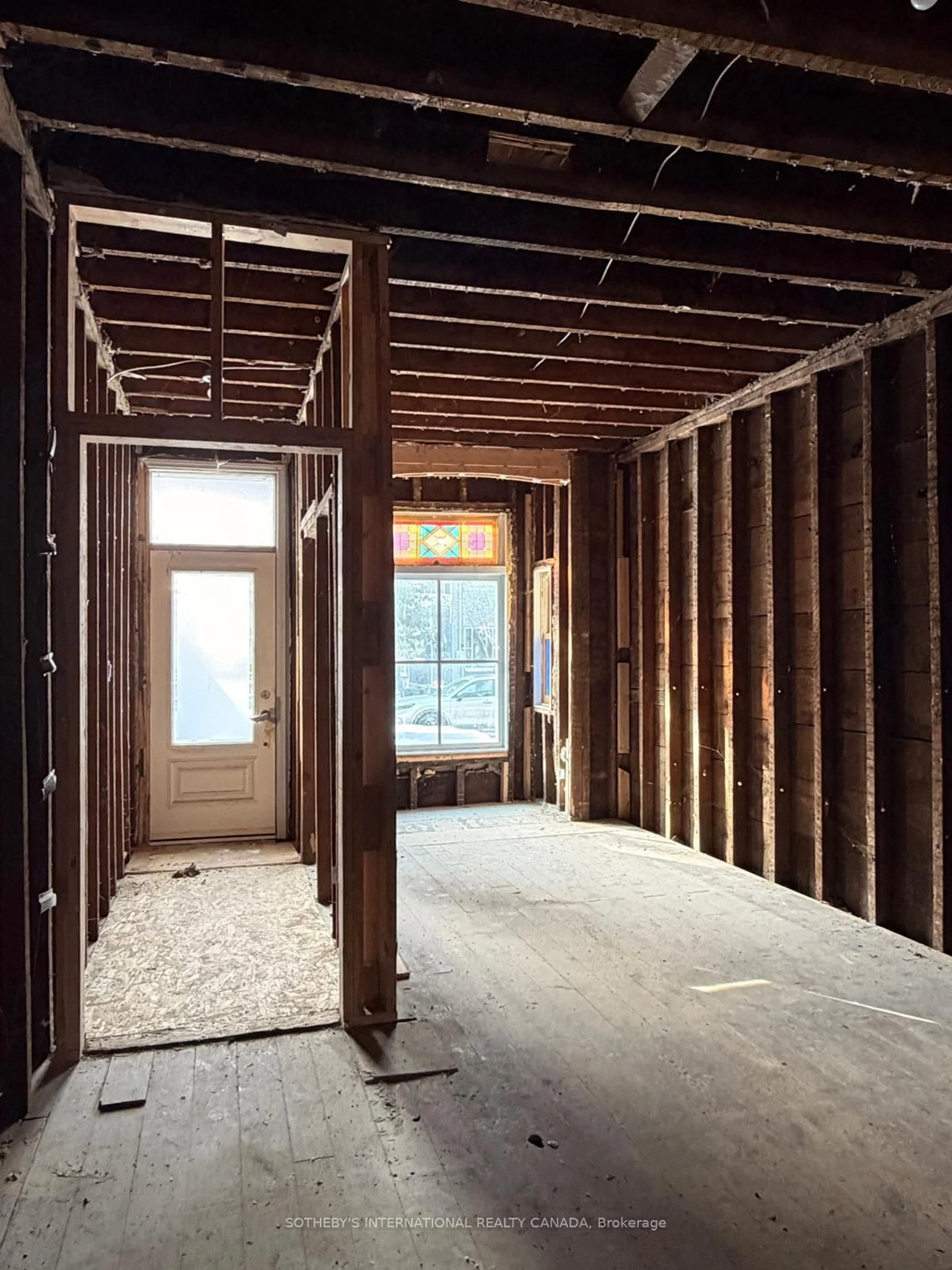 A pic of a room for 483 Roxton Rd, Toronto Ontario M6G 3R5