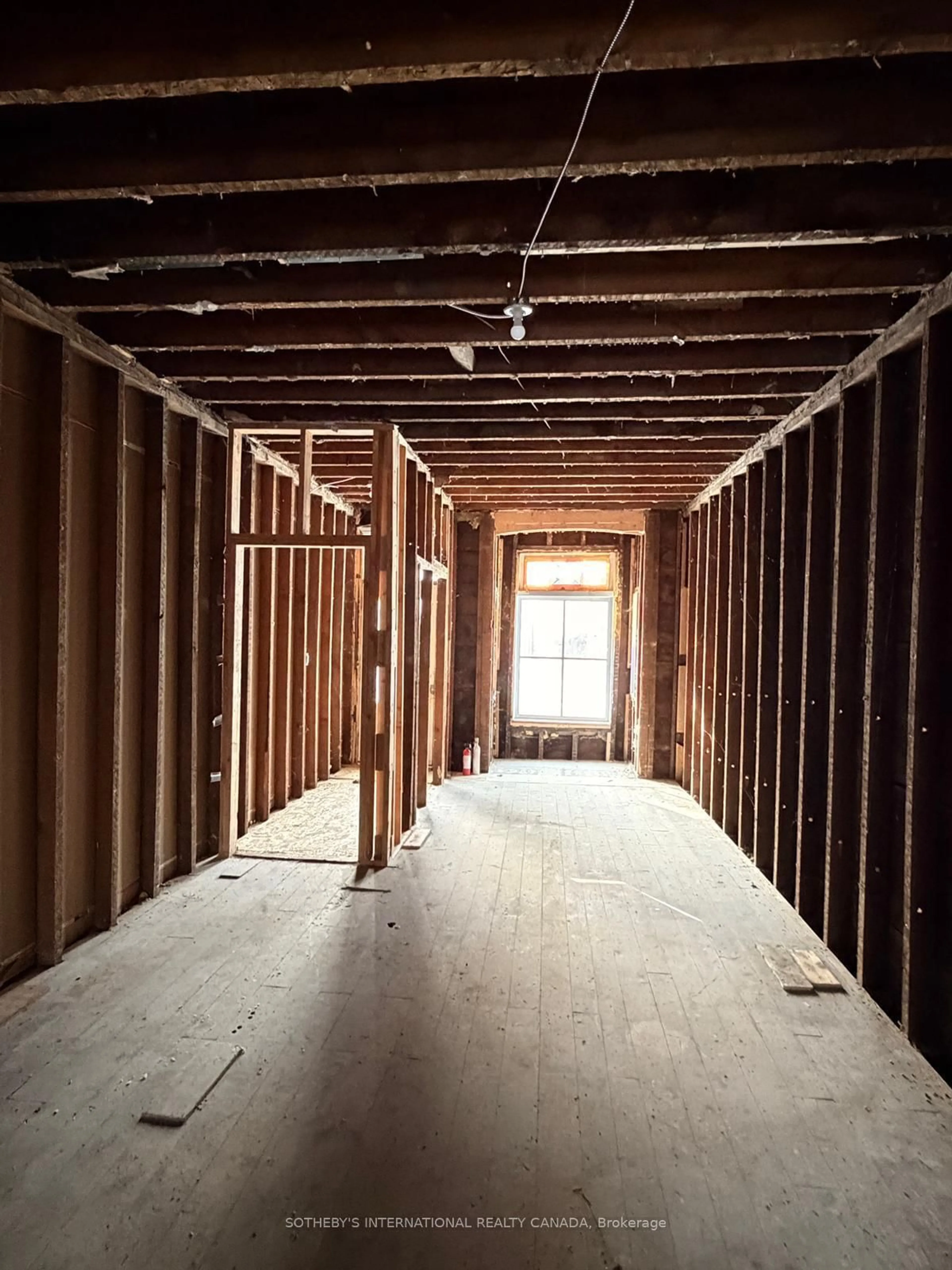 A pic of a room for 483 Roxton Rd, Toronto Ontario M6G 3R5