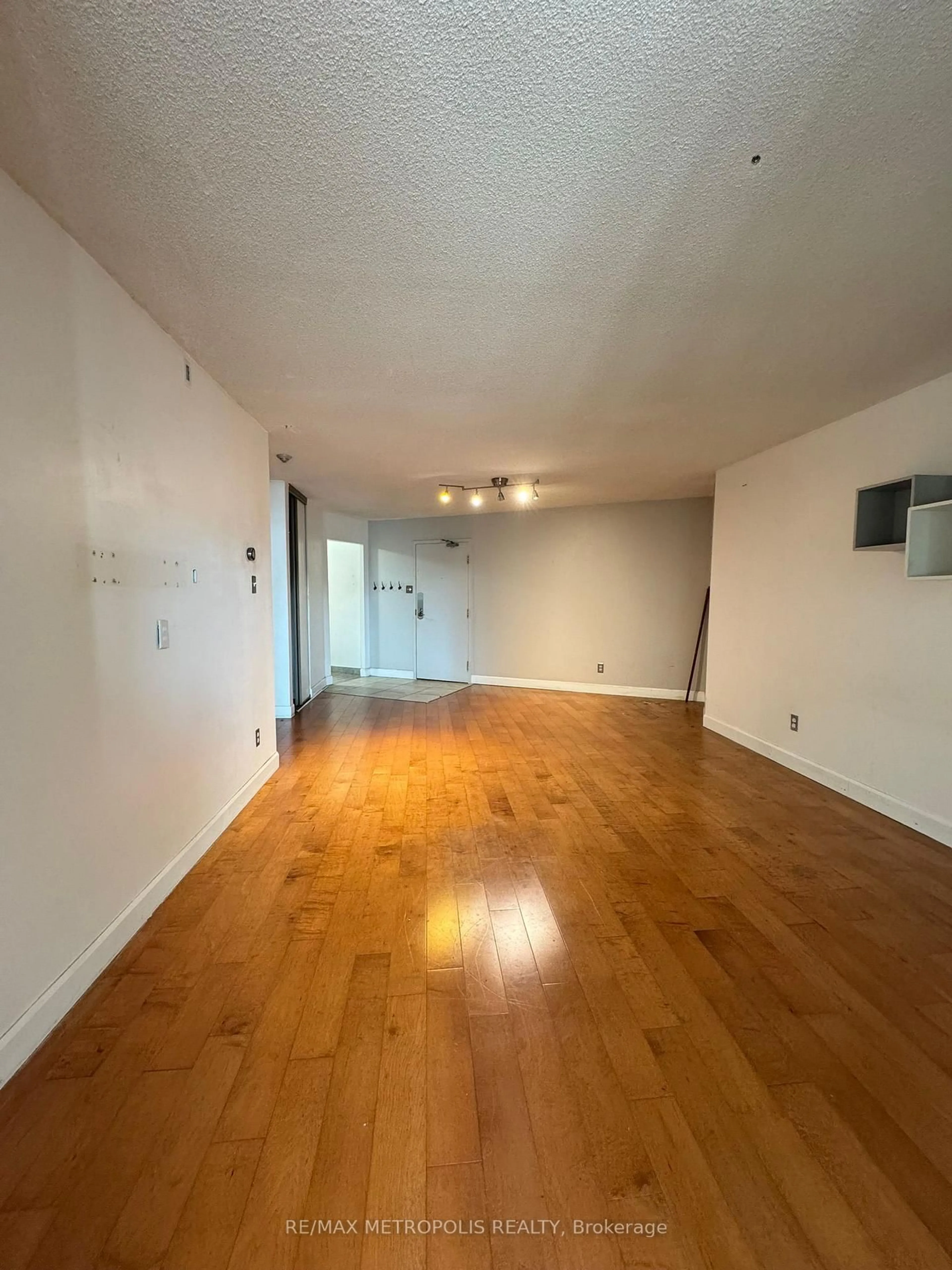 A pic of a room for 250 Queens Quay #704, Toronto Ontario M5J 2N2