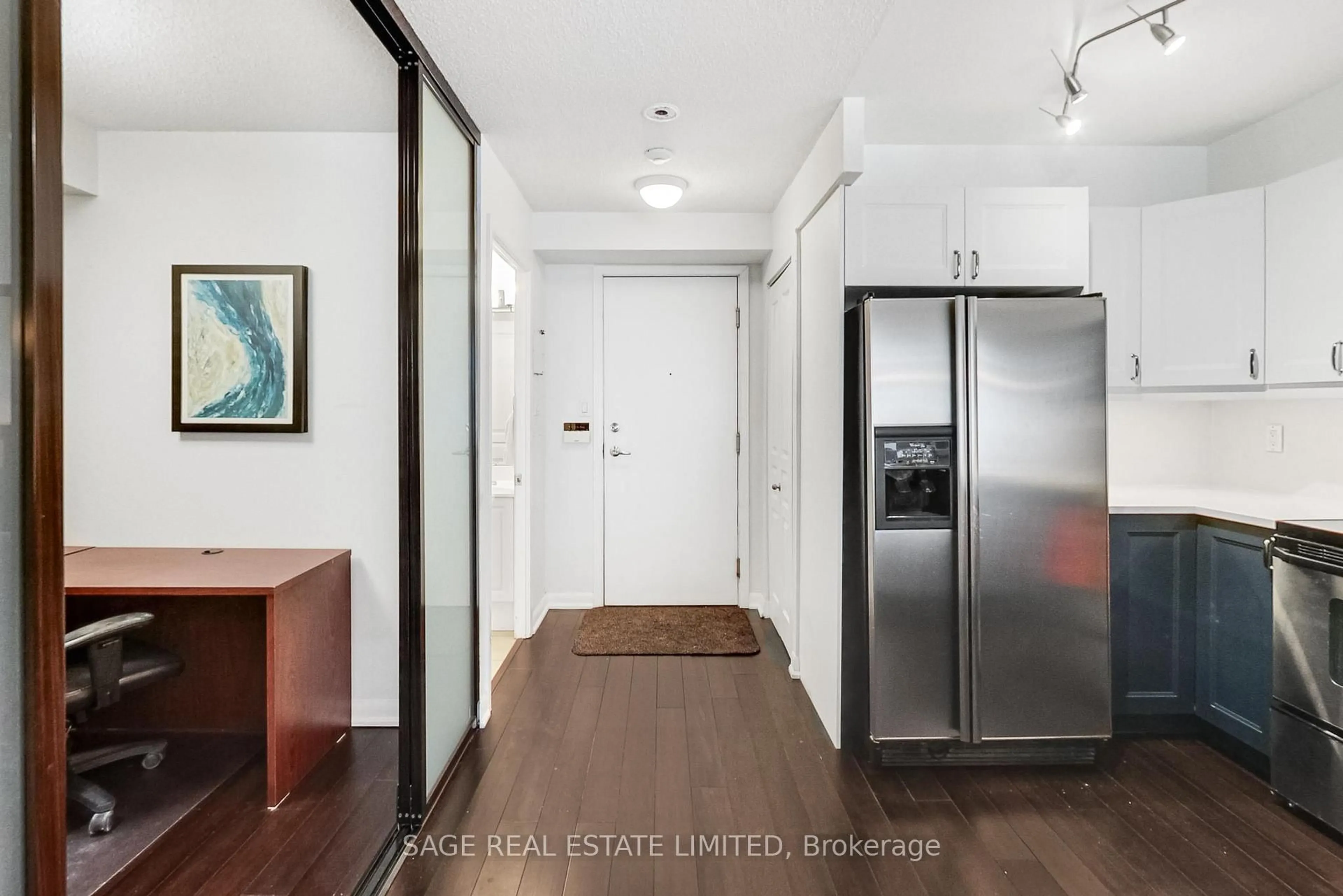 Indoor entryway for 313 Richmond St #562, Toronto Ontario M5A 4S7