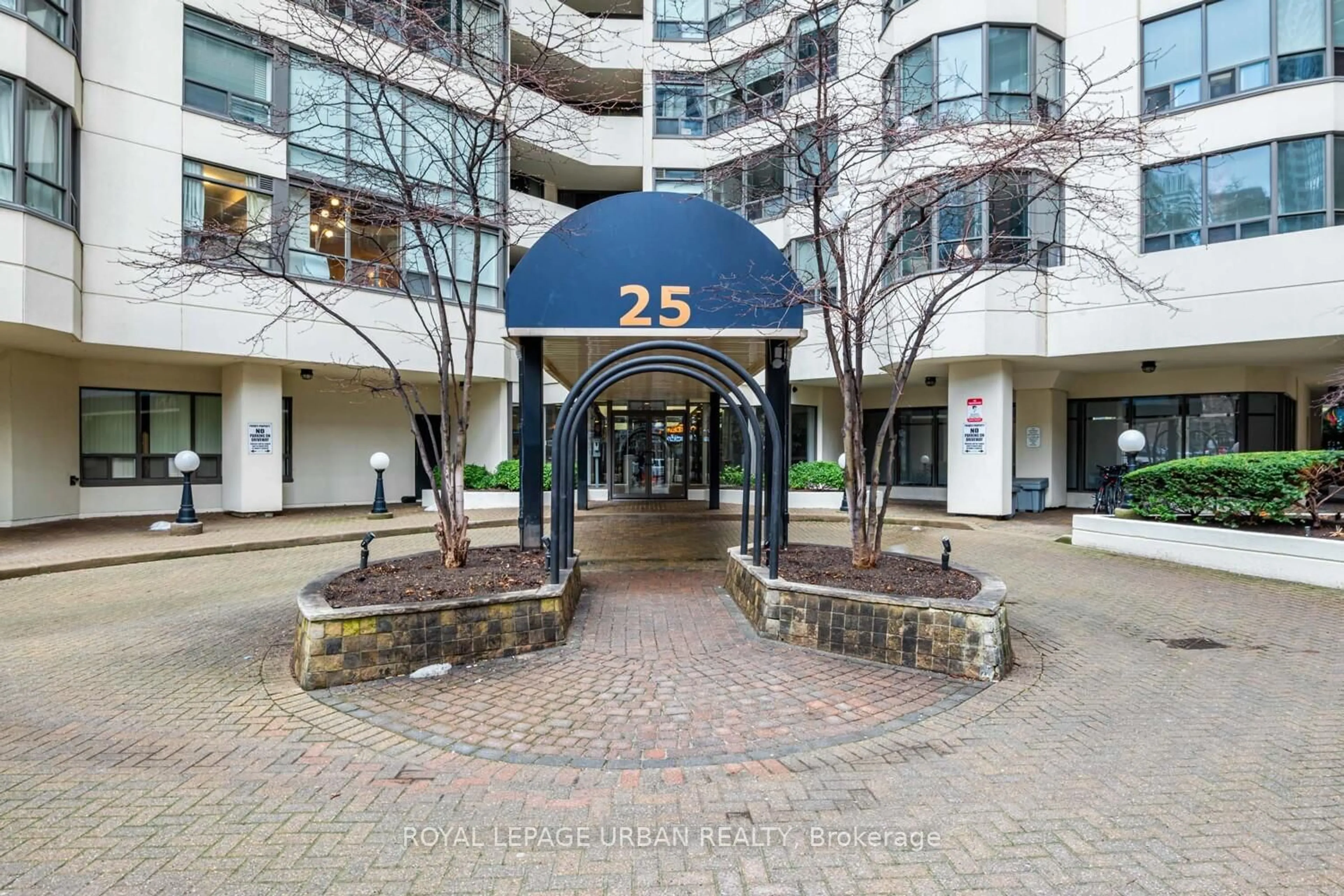 Indoor foyer for 25 Maitland St #505, Toronto Ontario M4Y 2W1