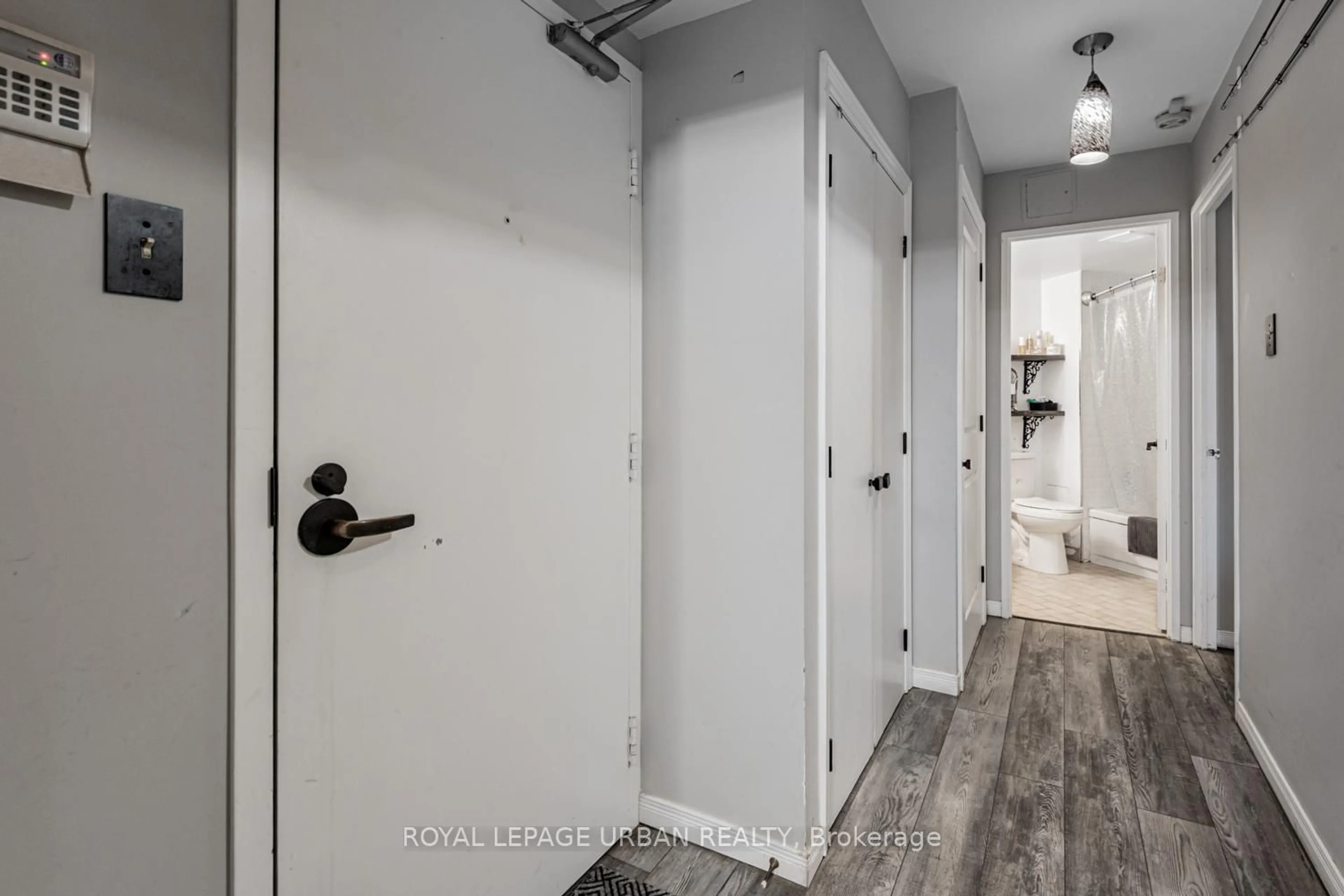 Indoor entryway for 25 Maitland St #505, Toronto Ontario M4Y 2W1