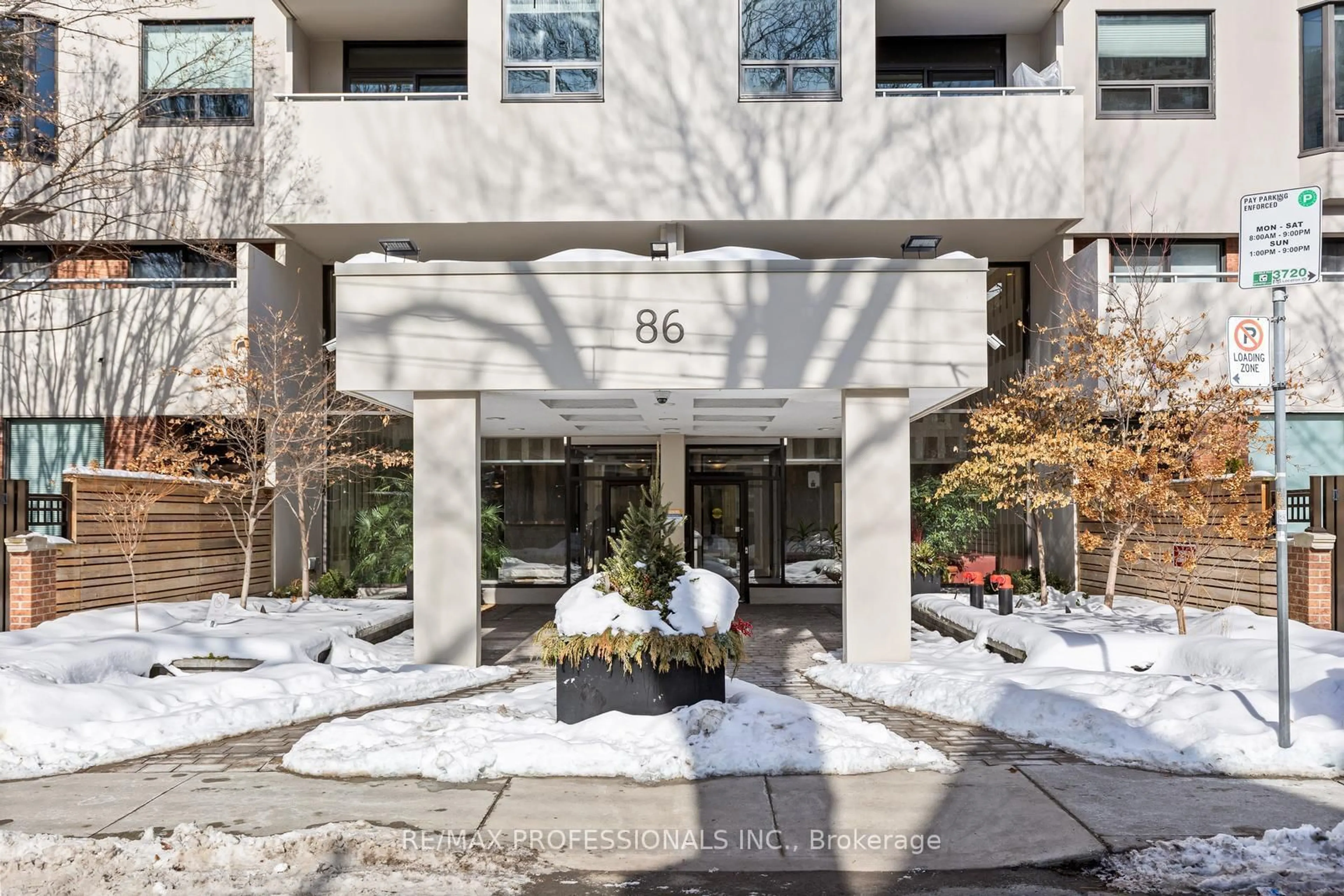 Indoor foyer for 86 Gloucester St #503, Toronto Ontario M4Y 2S2