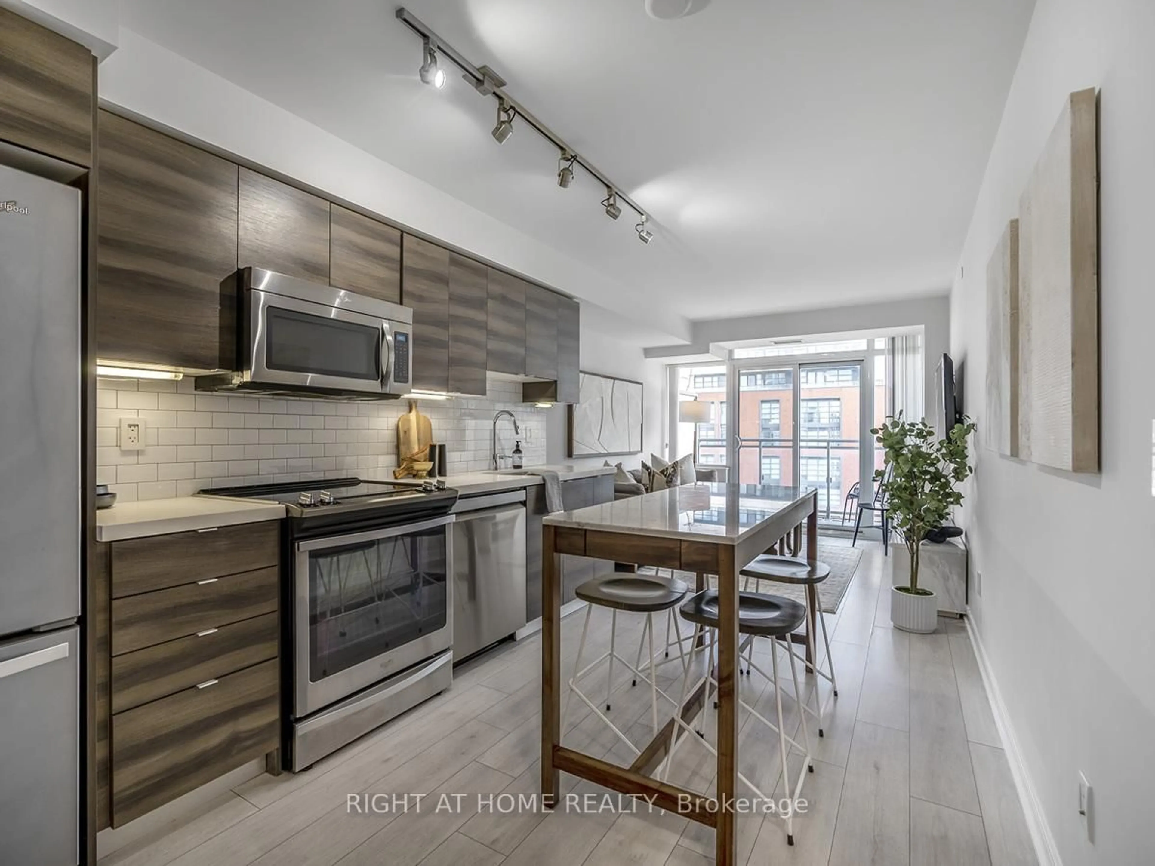 Open concept kitchen, unknown for 525 Adelaide St #1622, Toronto Ontario M5V 0N7