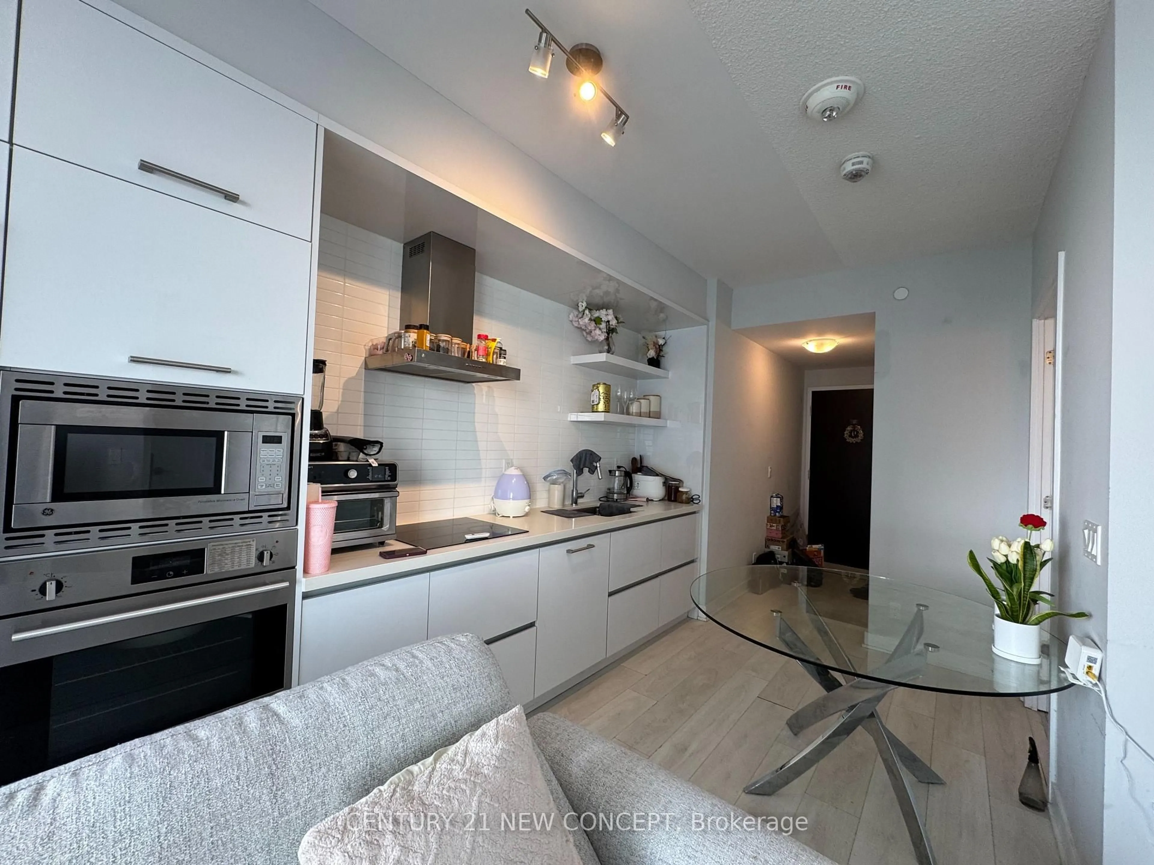 Unknown for 2221 YONGE St #4106, Toronto Ontario M4S 2B4