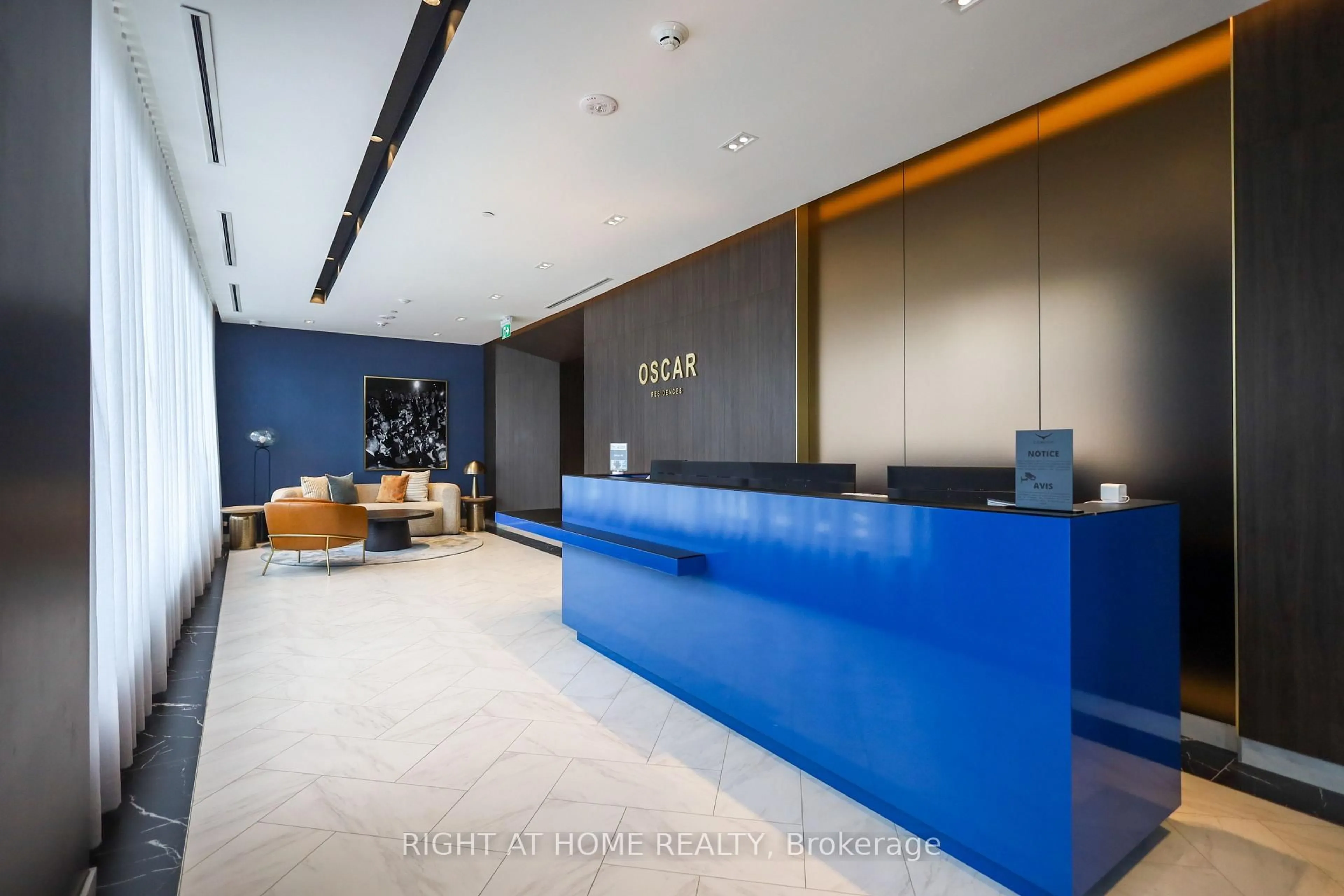 Lobby for 500 Dupont St #202, Toronto Ontario M6G 0B8