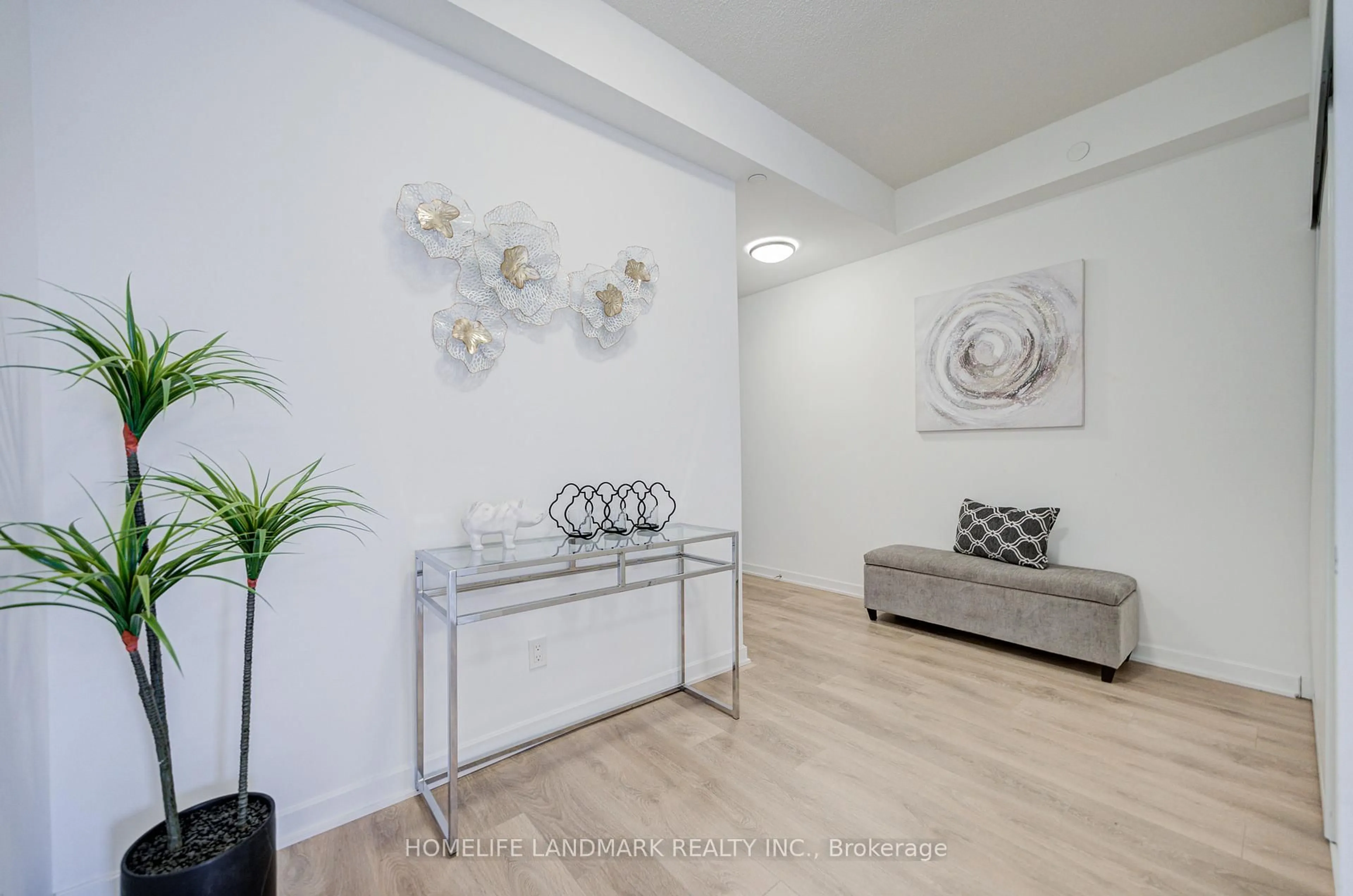 Indoor entryway for 38 Forest Manor Rd #907, Toronto Ontario M2J 0H4