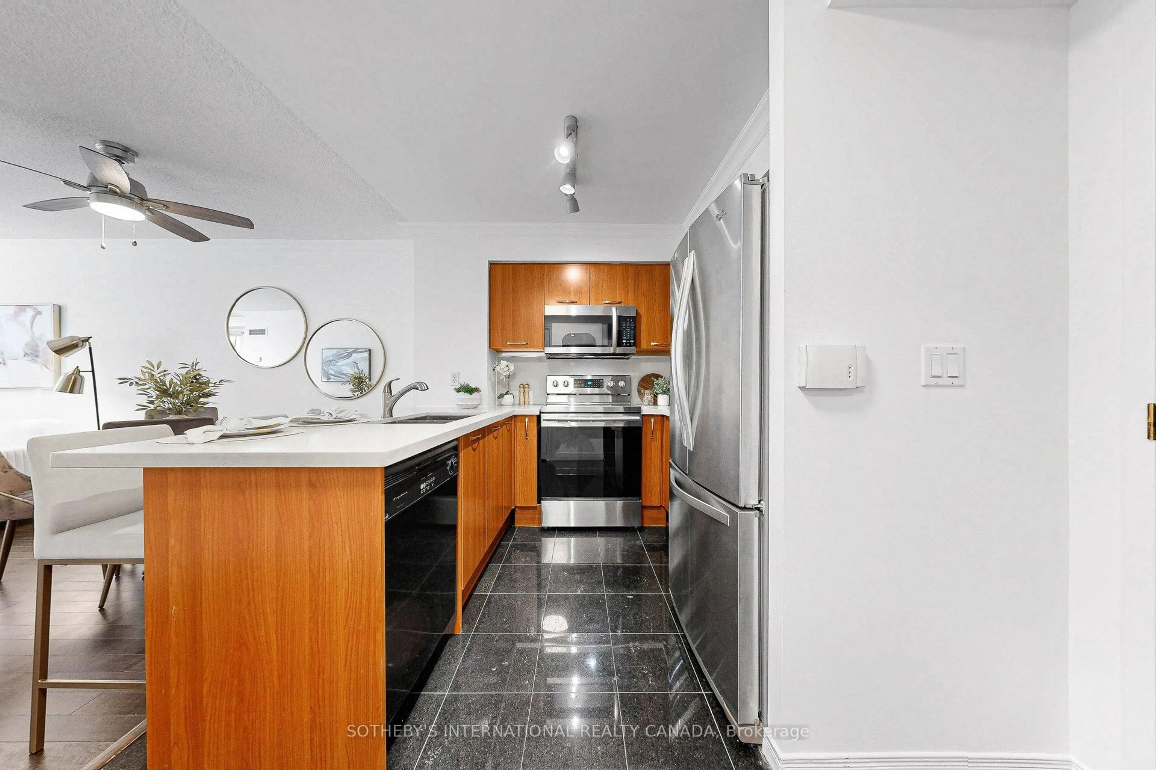 Standard kitchen, ceramic/tile floor for 55 Harrison Garden Blvd #204, Toronto Ontario M2N 7G3