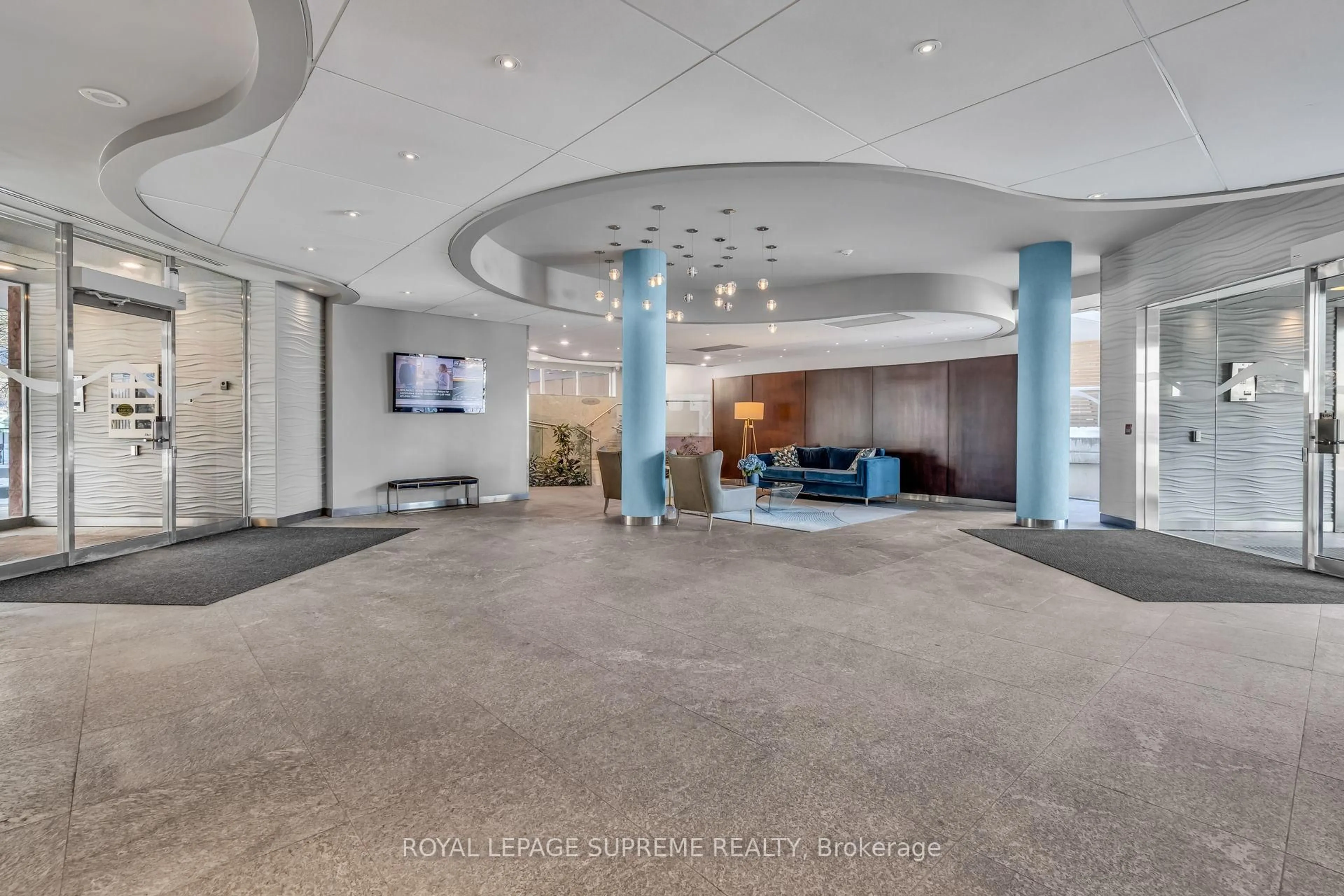 Lobby for 550 Queens Quay #512, Toronto Ontario M5V 3M8