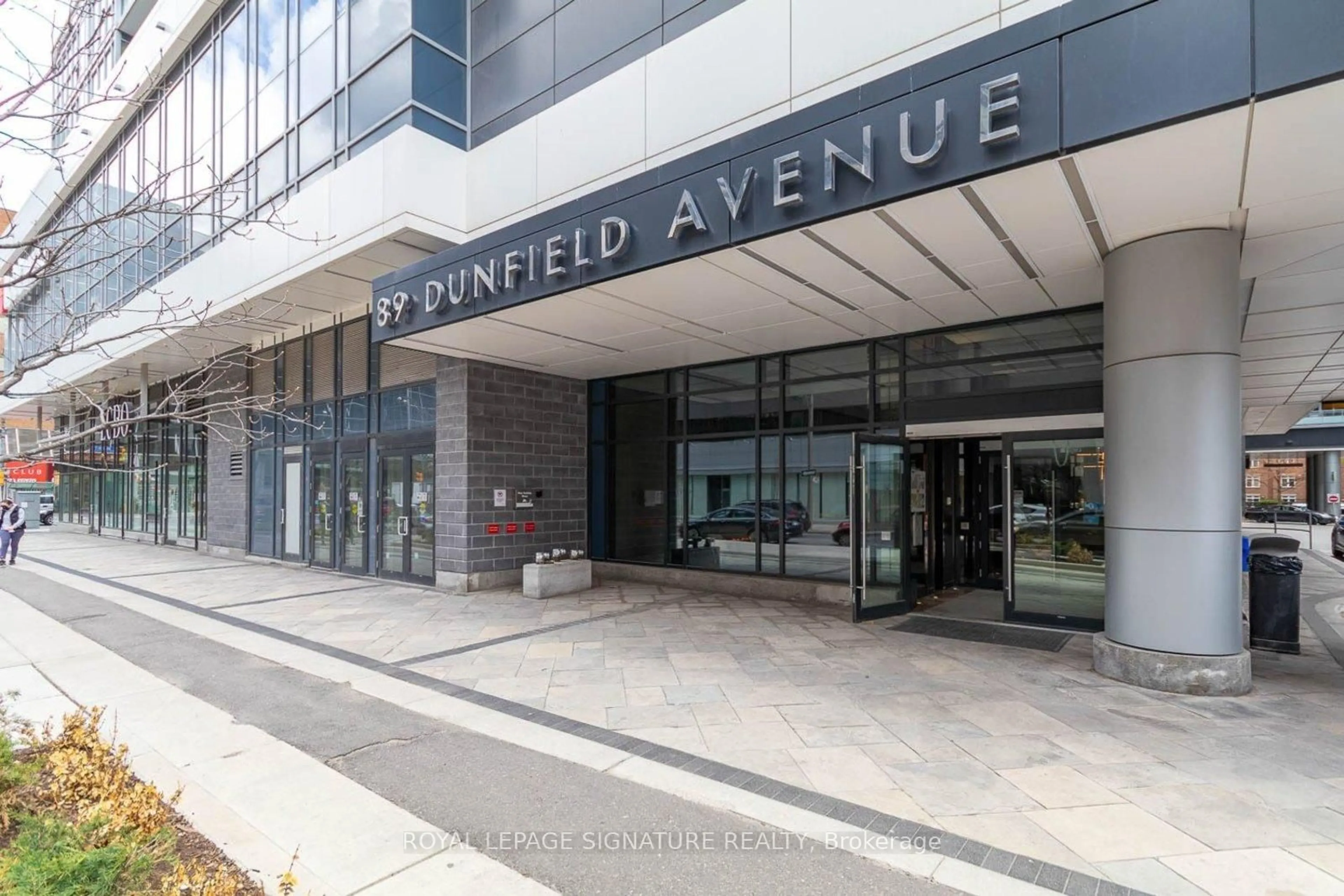 Indoor foyer for 89 Dunfield Ave #1702, Toronto Ontario M4S 0A4