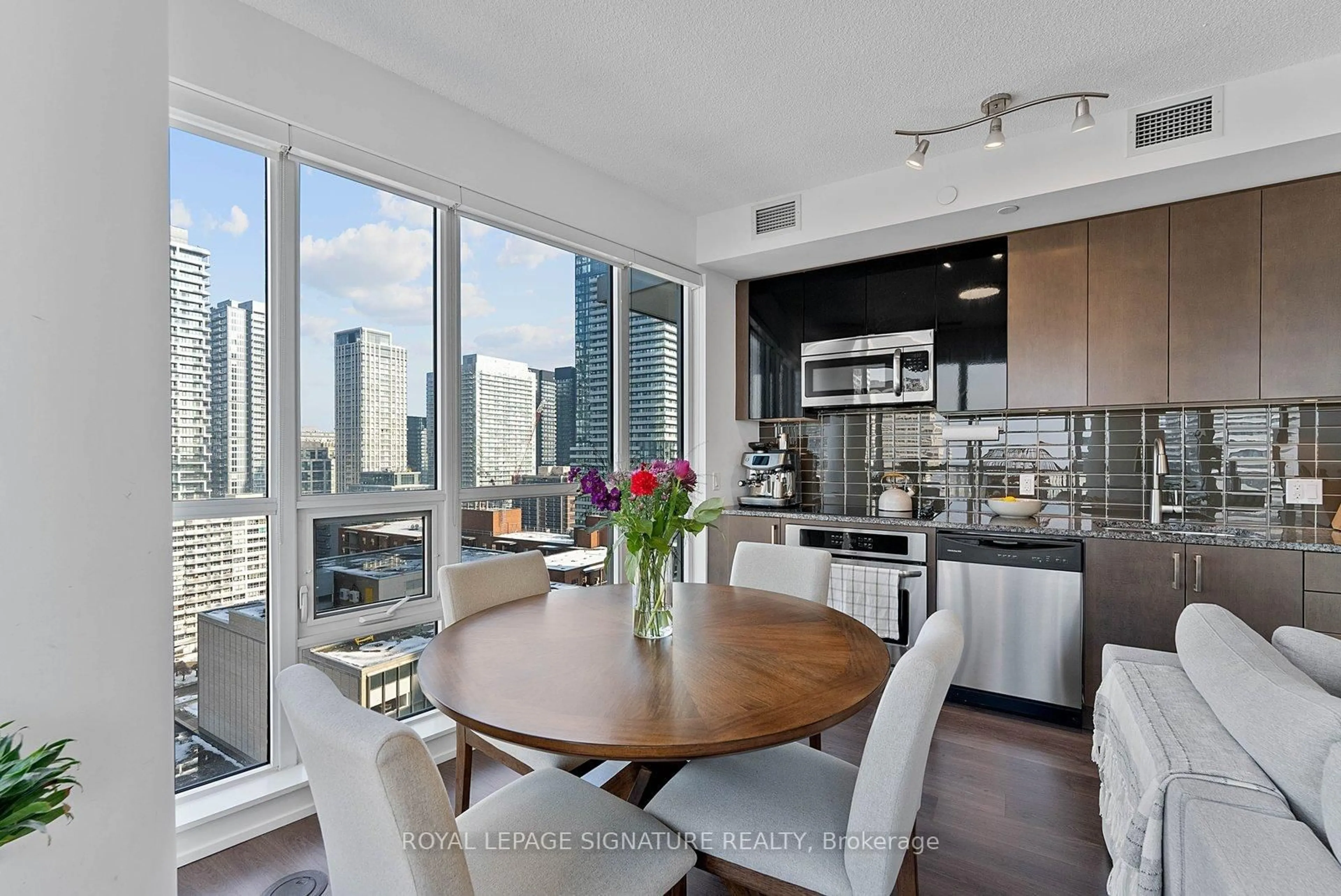 Unknown for 89 Dunfield Ave #1702, Toronto Ontario M4S 0A4