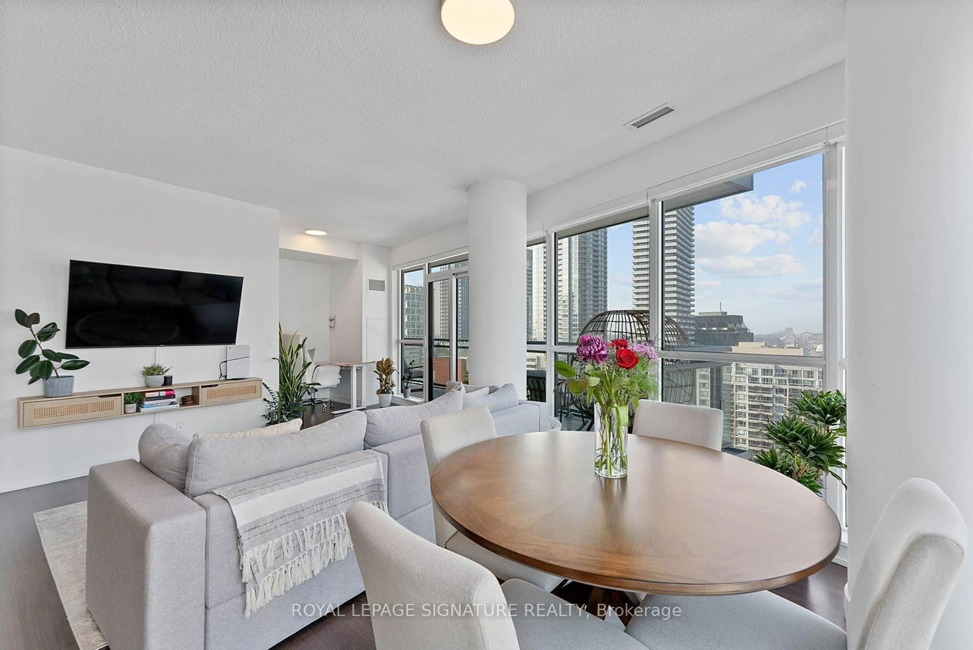 Living room with furniture, unknown for 89 Dunfield Ave #1702, Toronto Ontario M4S 0A4