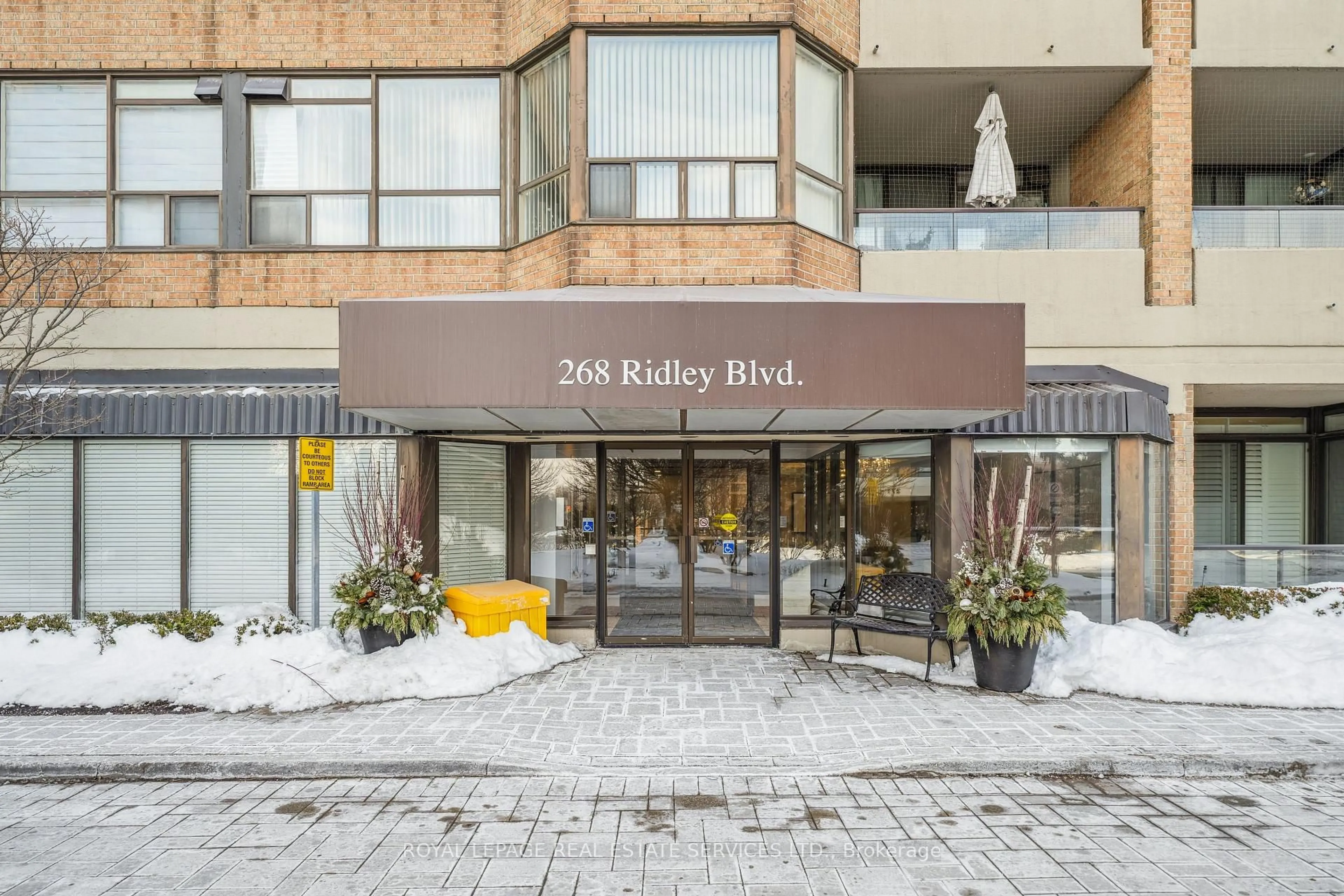 Lobby for 268 Ridley Blvd #1716, Toronto Ontario M5M 4N3