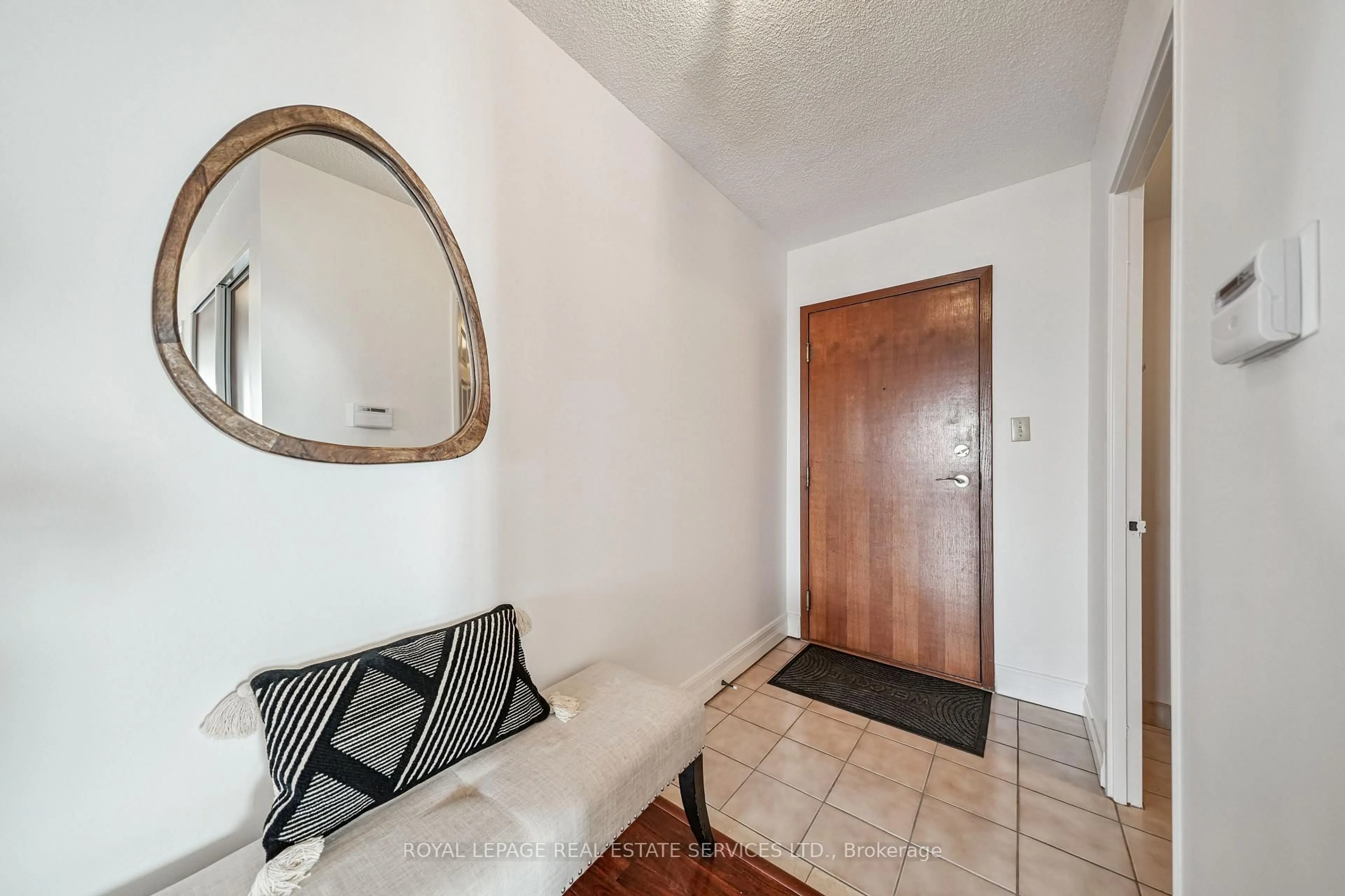 Indoor entryway for 268 Ridley Blvd #1716, Toronto Ontario M5M 4N3