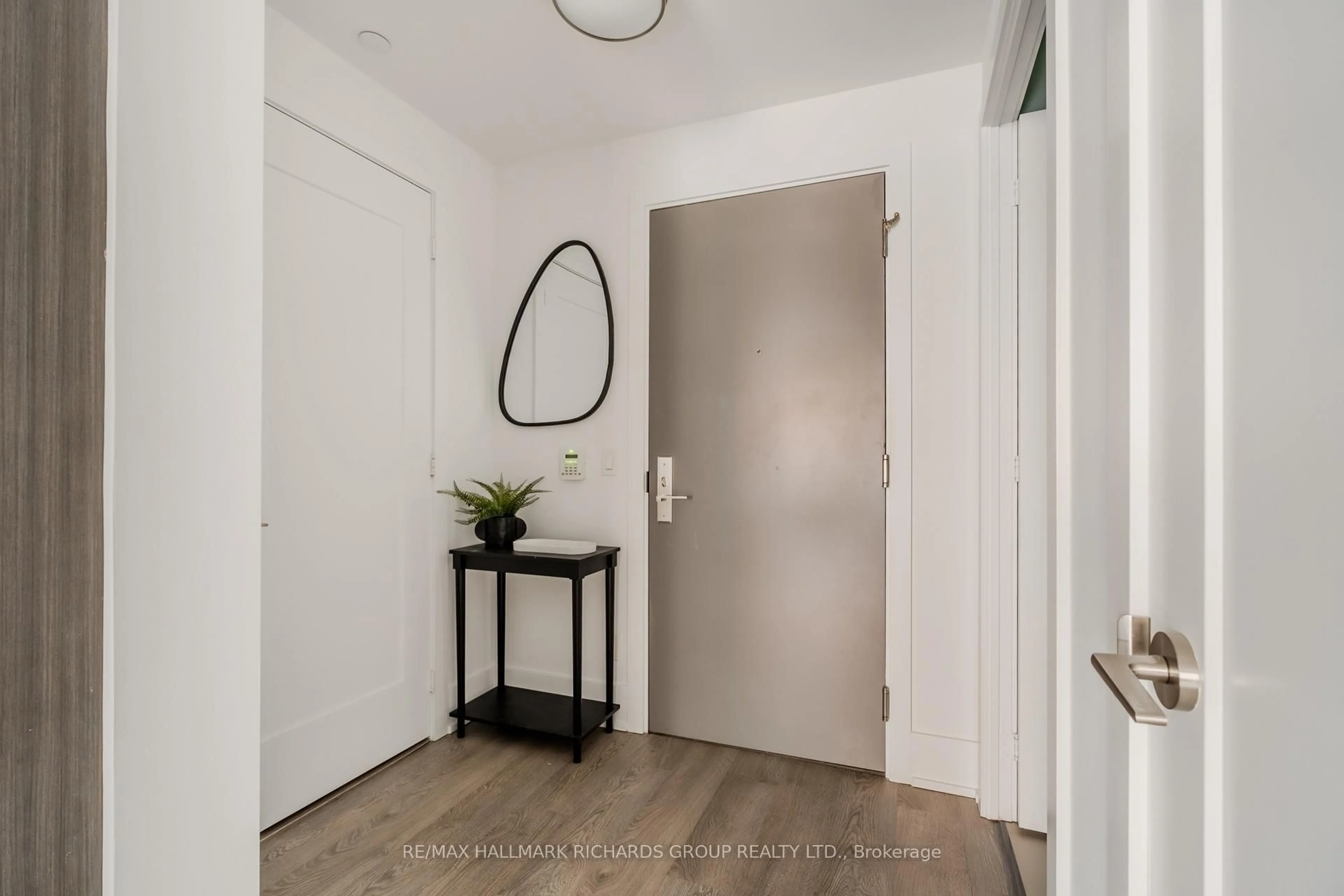 Indoor entryway for 15 Merchants' Wharf #340, Toronto Ontario M5A 0N8