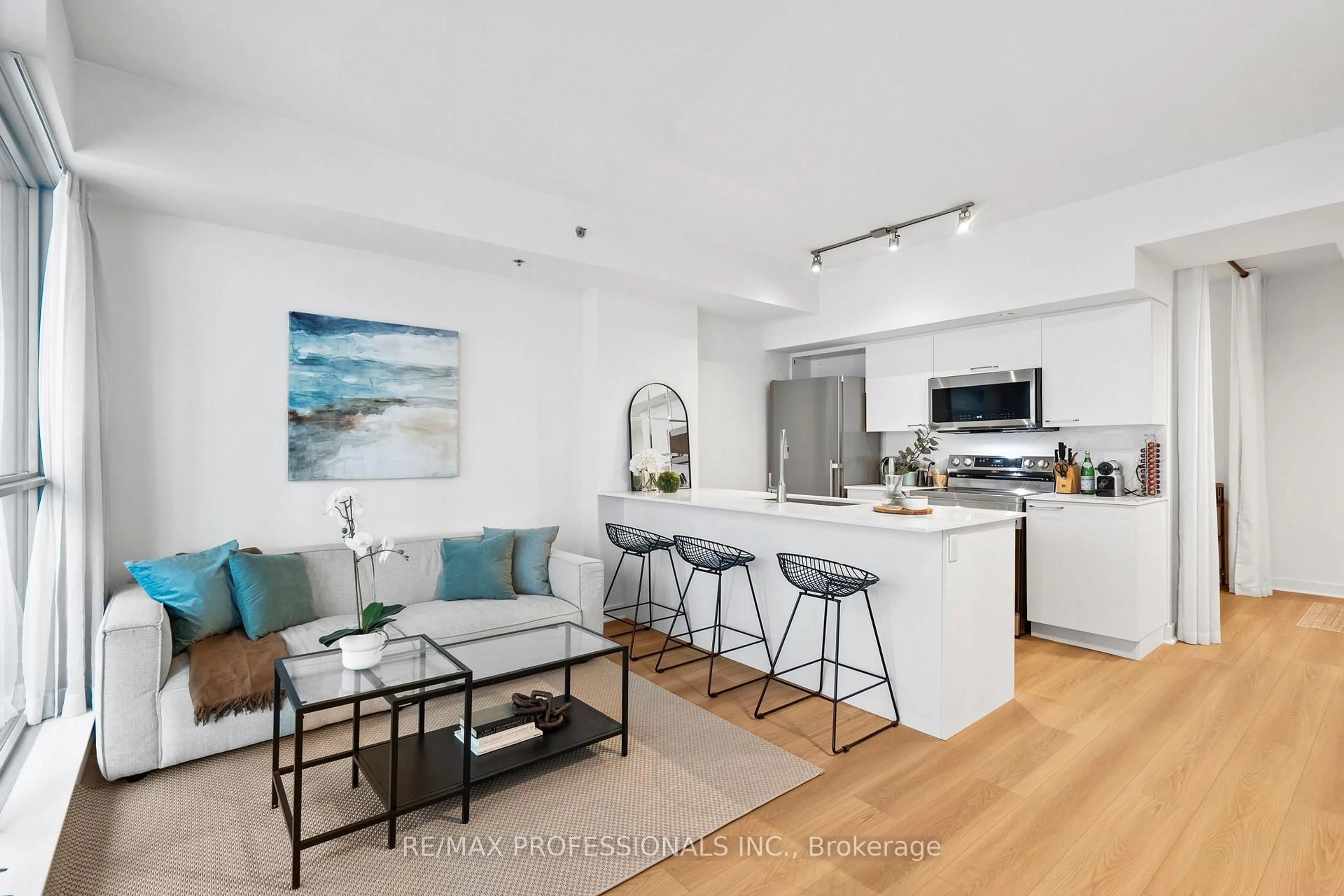 Open concept kitchen, unknown for 375 King St #1505, Toronto Ontario M5V 1K5