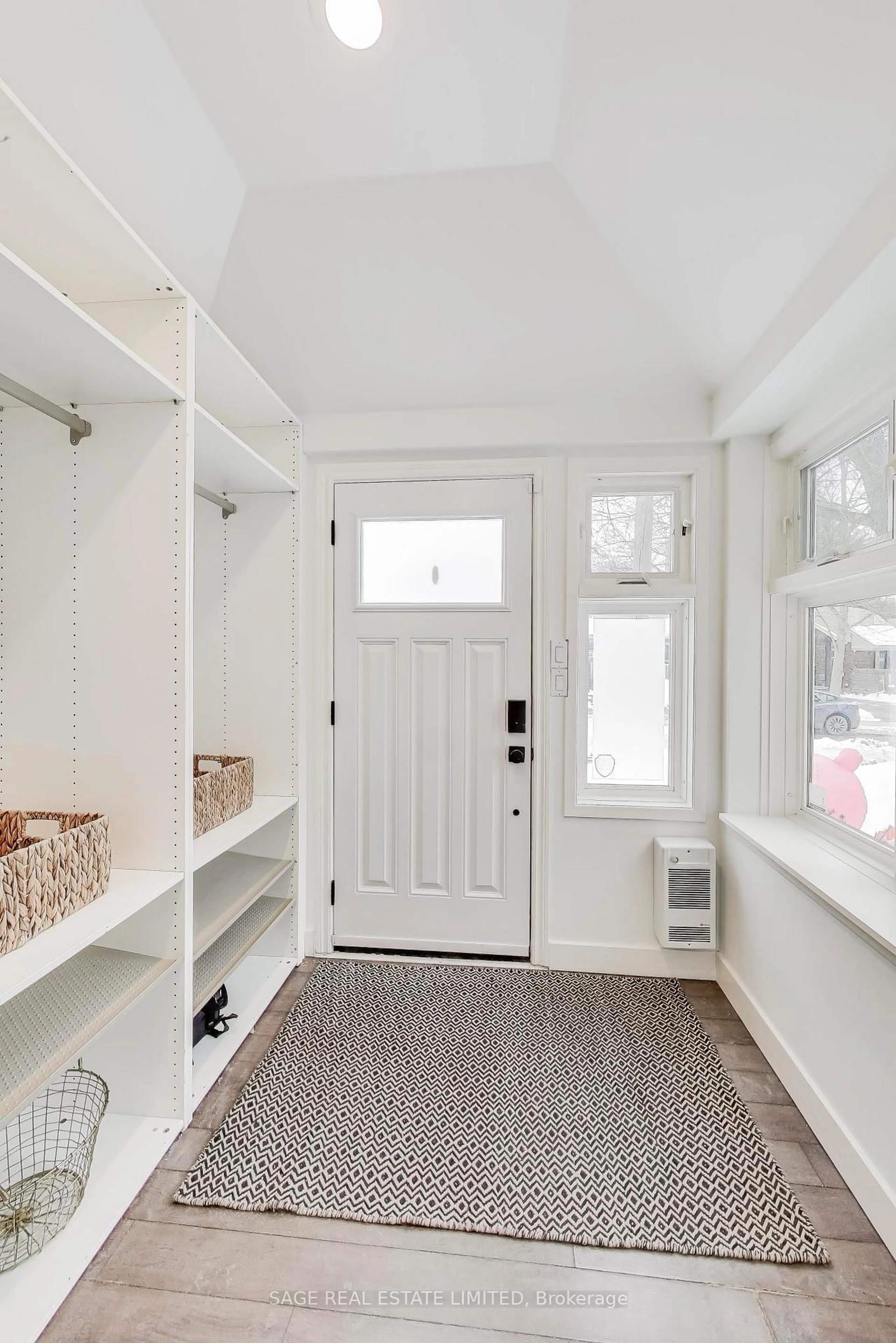 Indoor entryway for 337 Millwood Rd, Toronto Ontario M4S 1J9