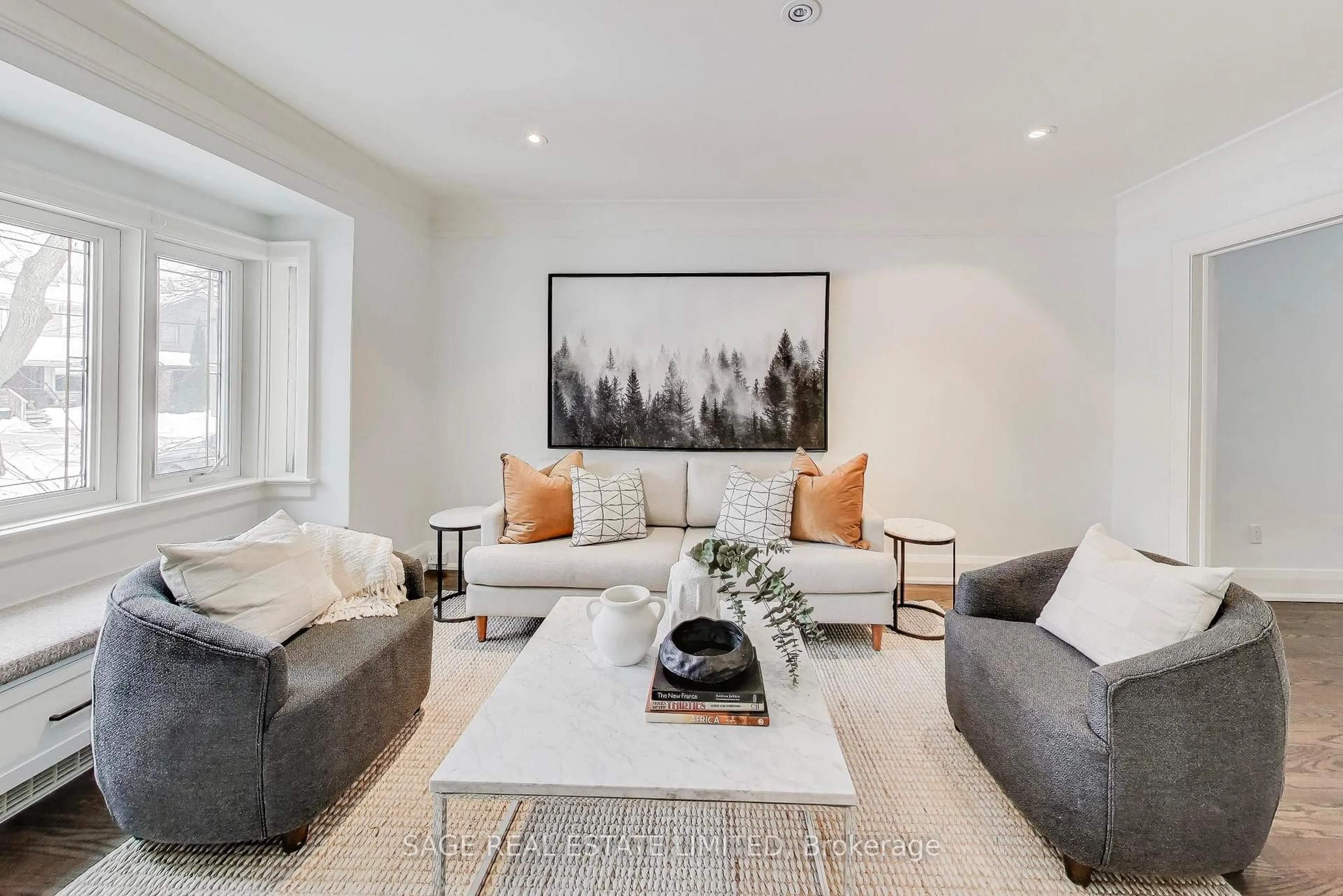 Living room with furniture, unknown for 337 Millwood Rd, Toronto Ontario M4S 1J9