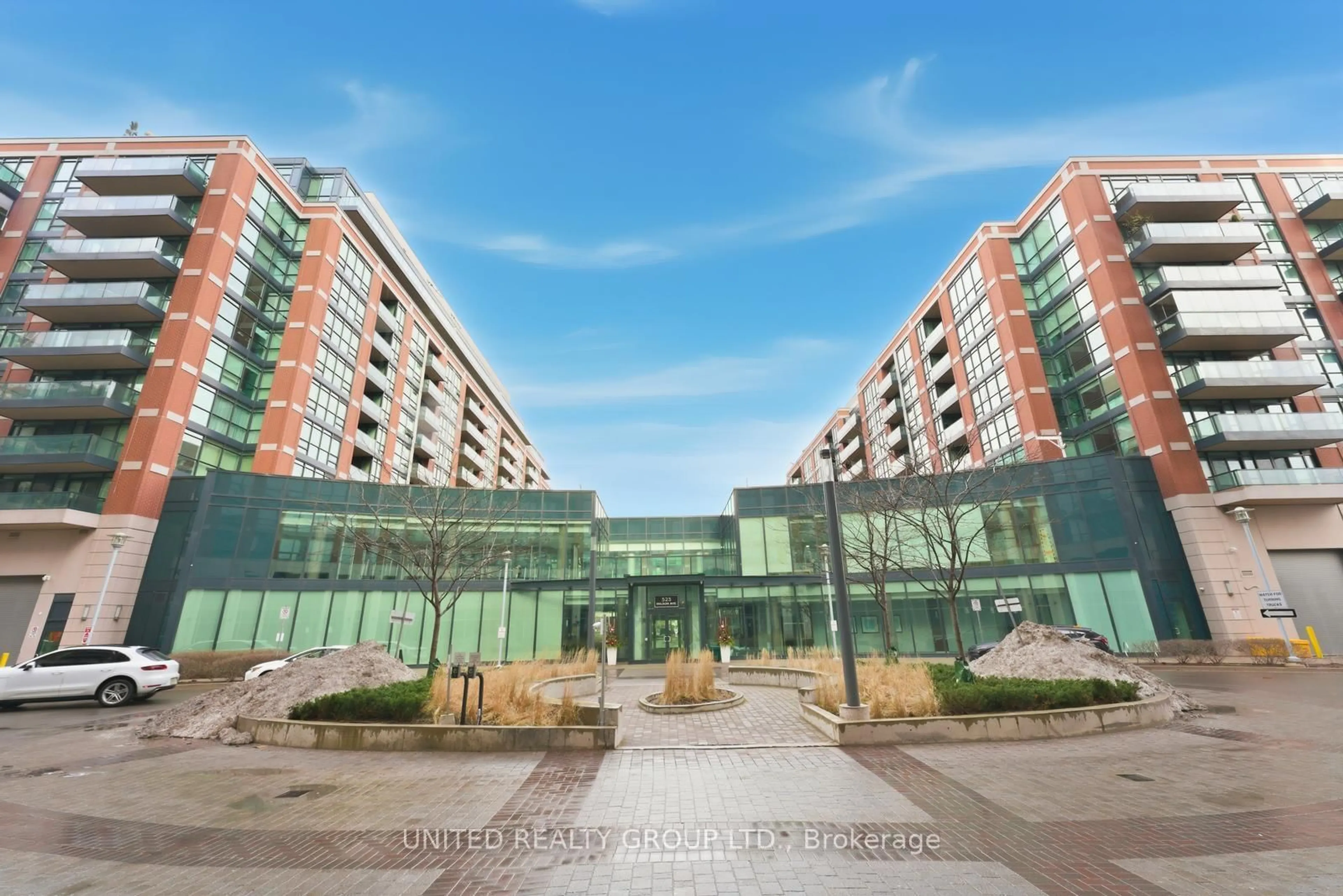 Indoor foyer for 525 Wilson Ave #126, Toronto Ontario M3H 1V1