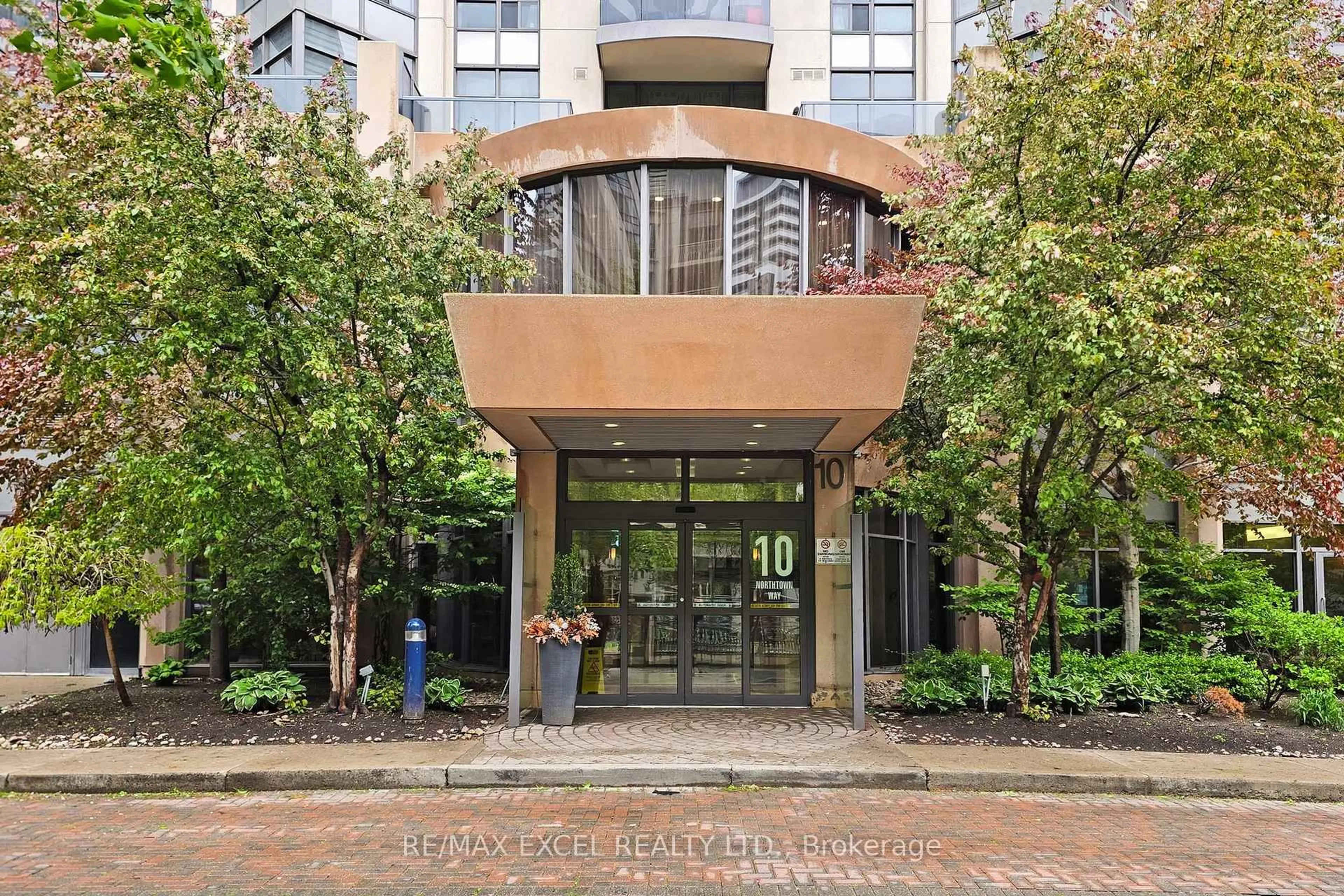 Indoor foyer for 10 Northtown Way #814, Toronto Ontario M2N 7L4