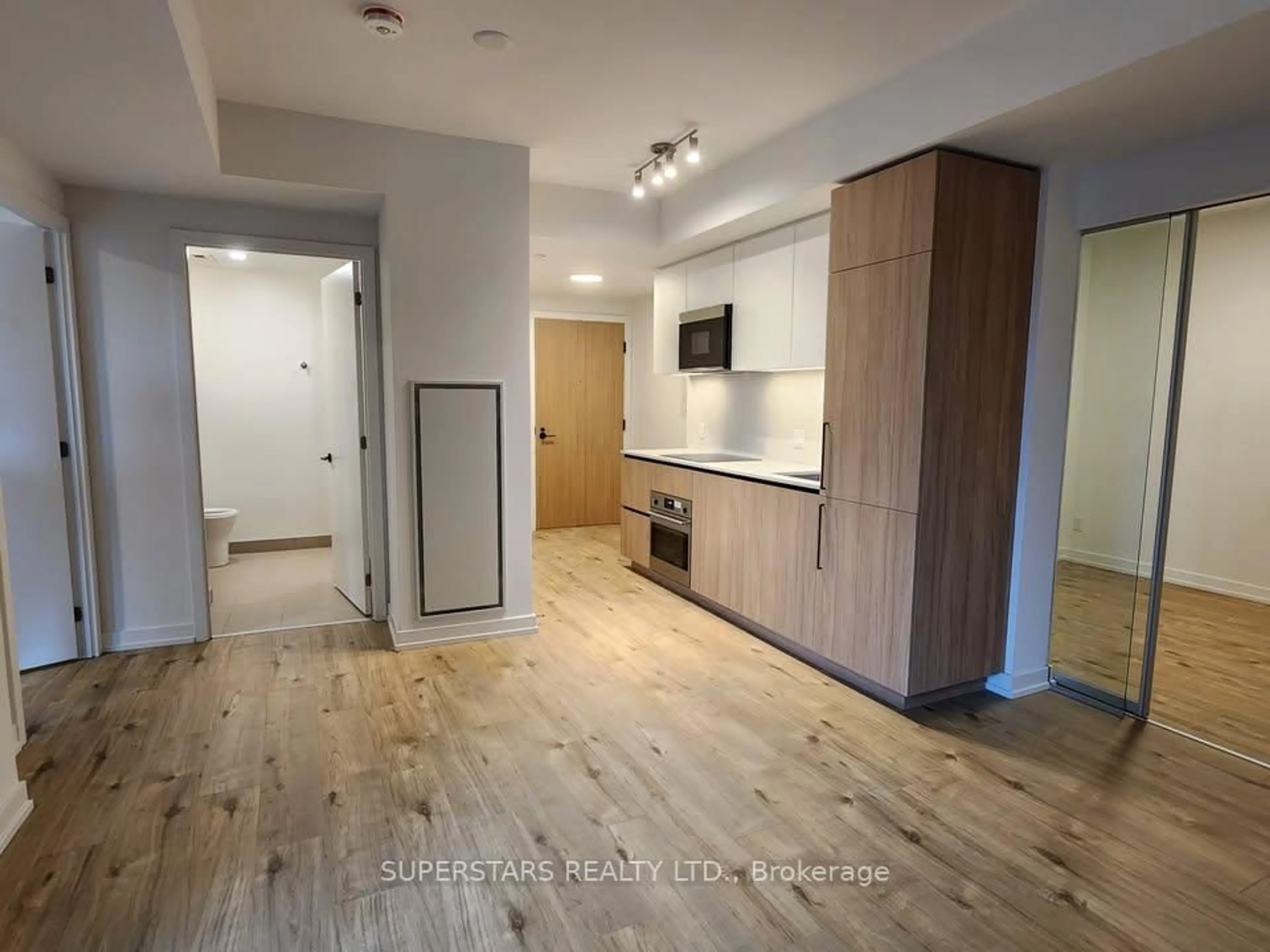 A pic of a room for 35 Parliament St #601, Toronto Ontario M5A 0Z5