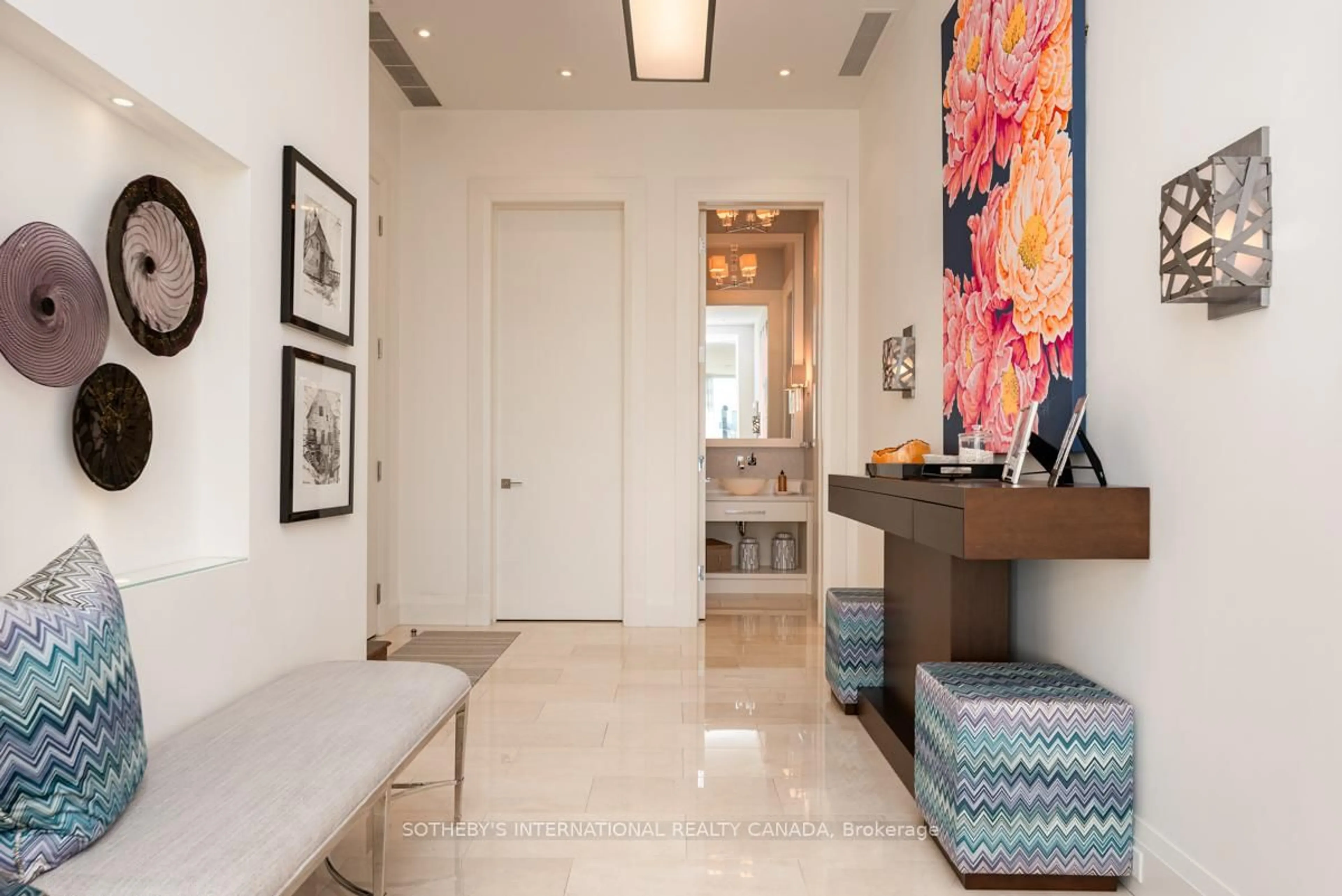 Indoor entryway for 155 Cumberland St #1201, Toronto Ontario M5R 1A2
